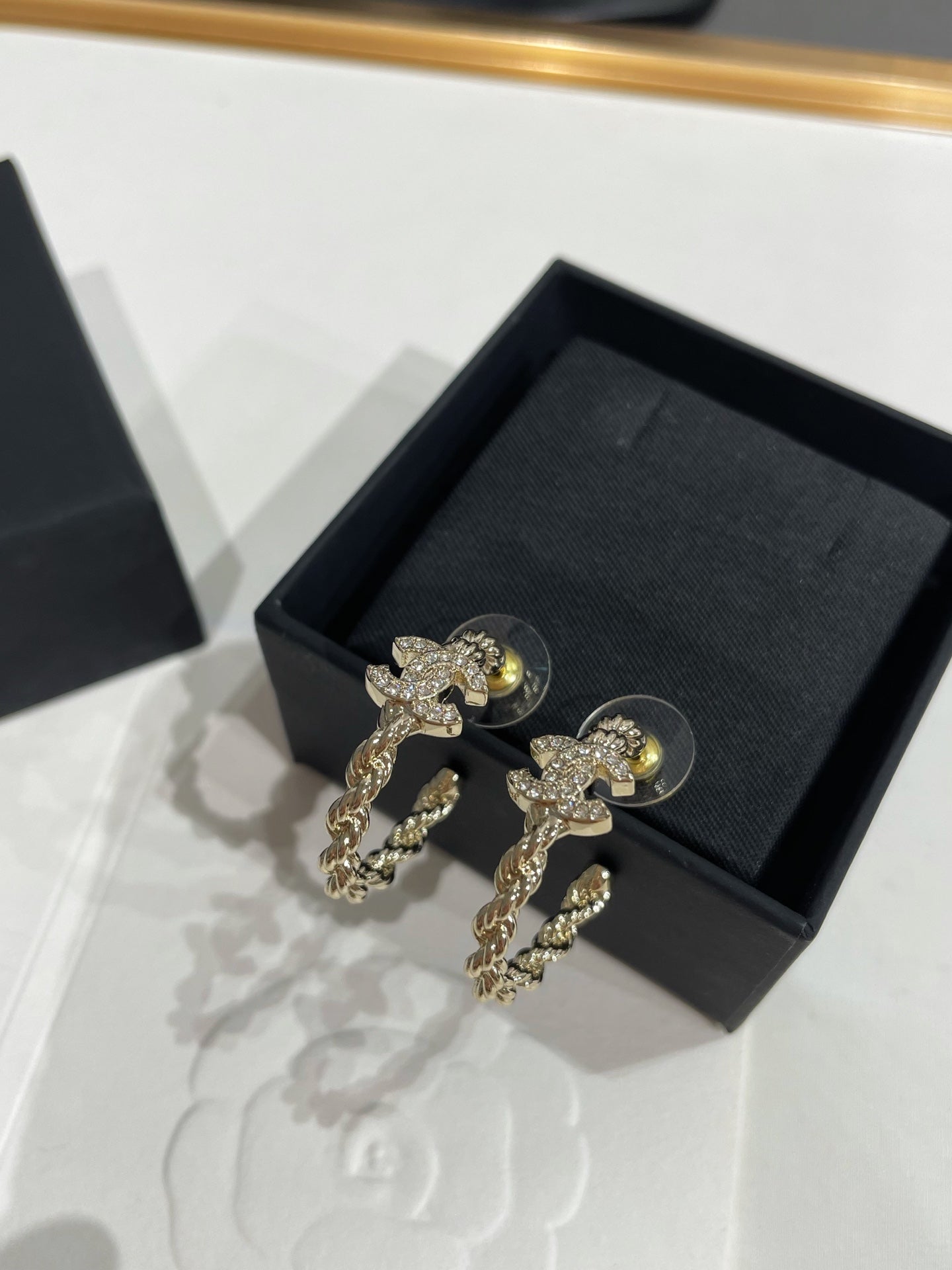 CC 26FW Gorgeous Gold Earrings 012