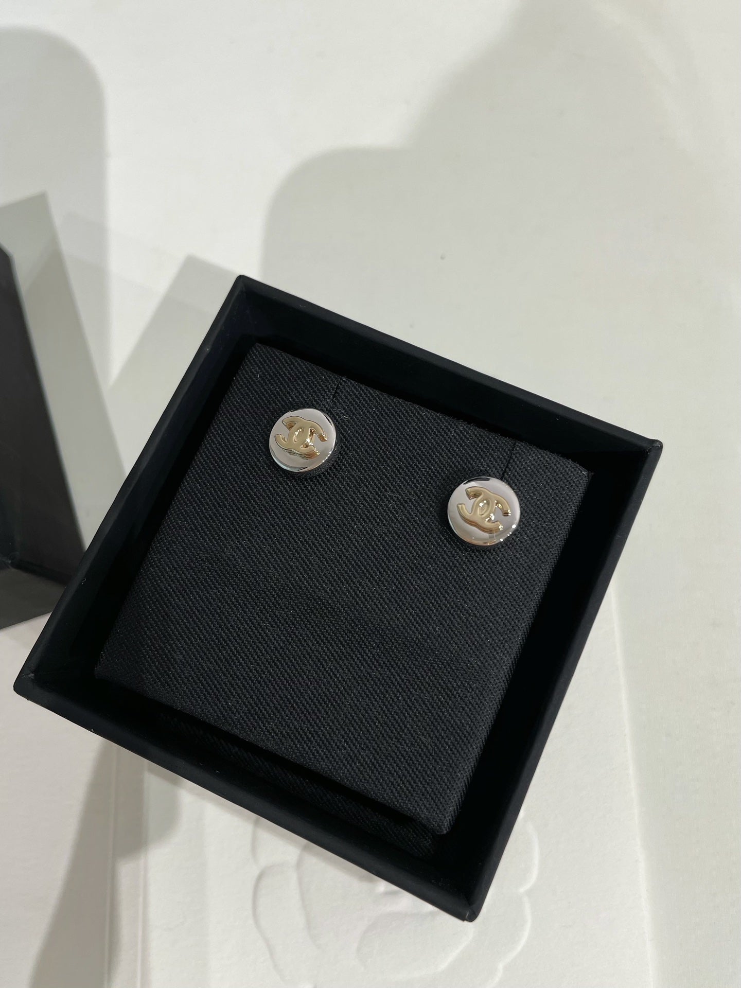 CC 26FW Gorgeous Sliver Gold Earrings 006