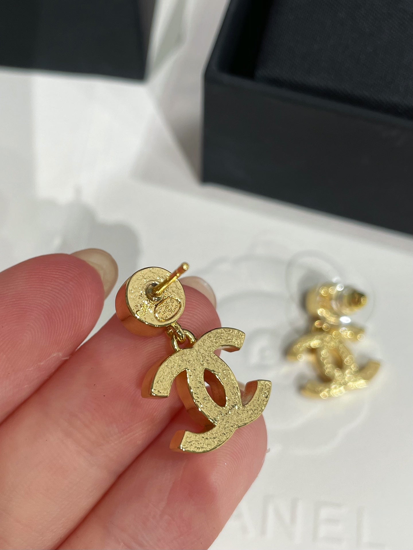 CC 26FW Gorgeous Gold Earrings 004
