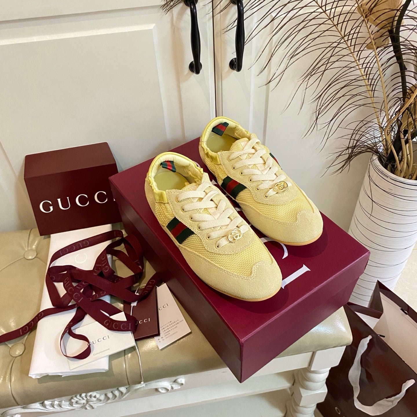 Gucci 26s Sneaker In Light Yellow Suede And Mesh Fabric