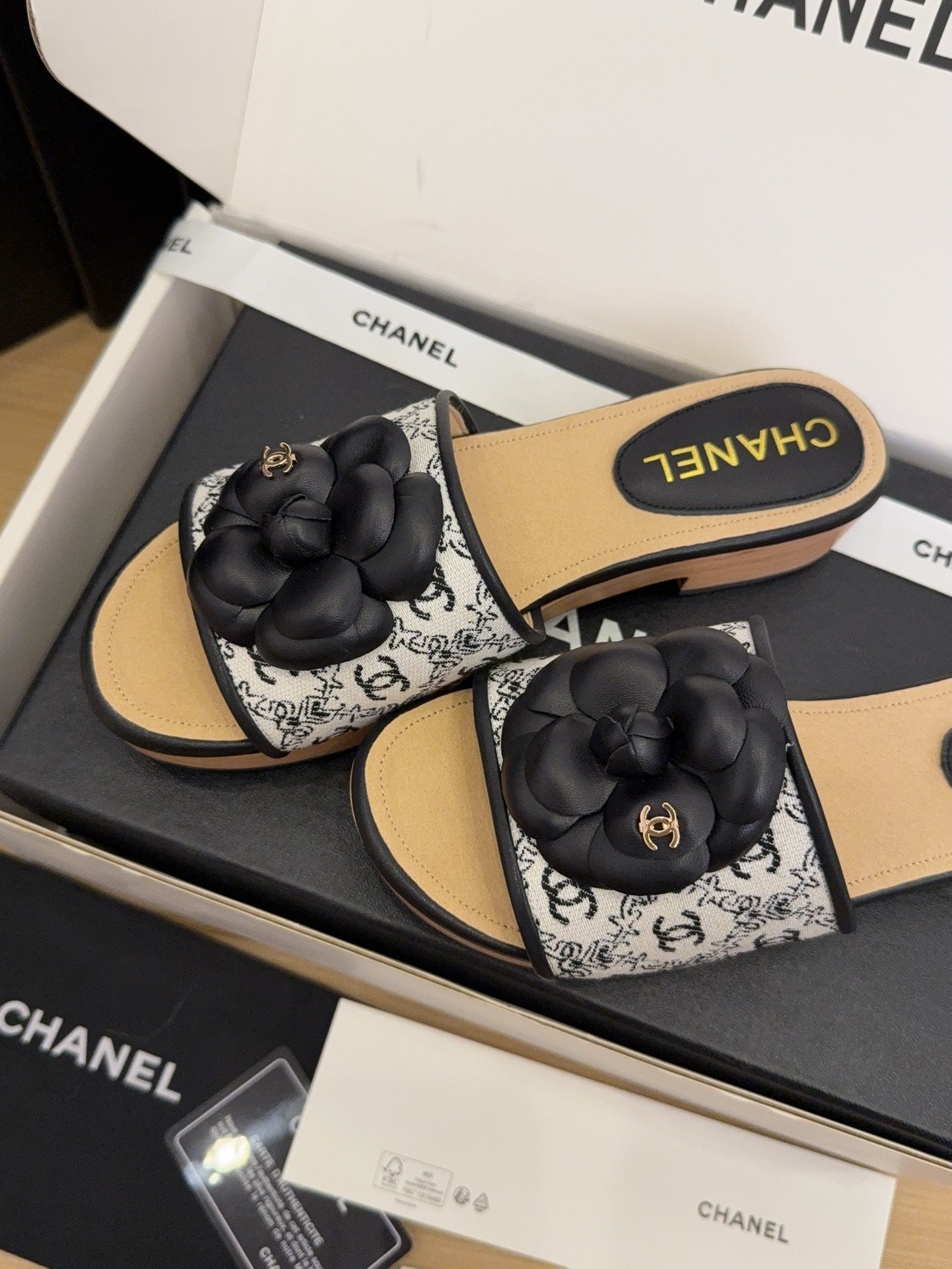 CC 25 Camellia Mule 40 Black Fabric And Beige Leather 277718