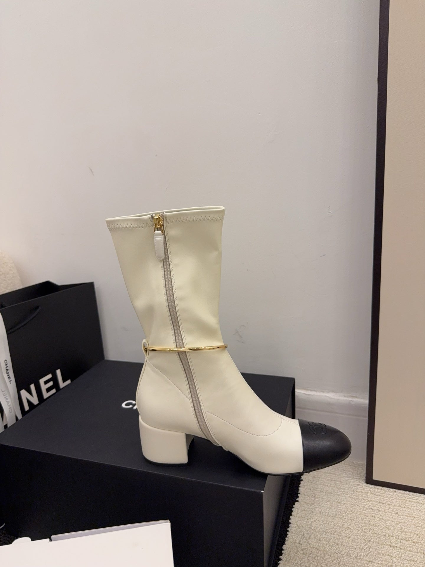 CC 26 Short Boot With Gold-tone Ankle Chain Cream Black Lambskin 588820