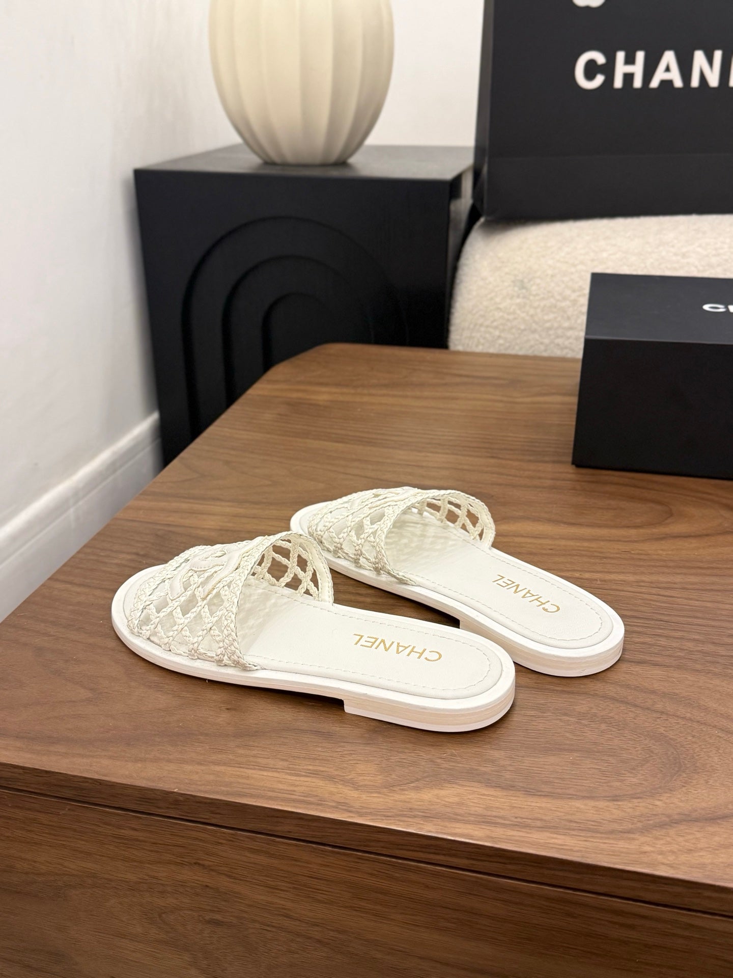 CC 26s Woven Slippers White Leather 850326