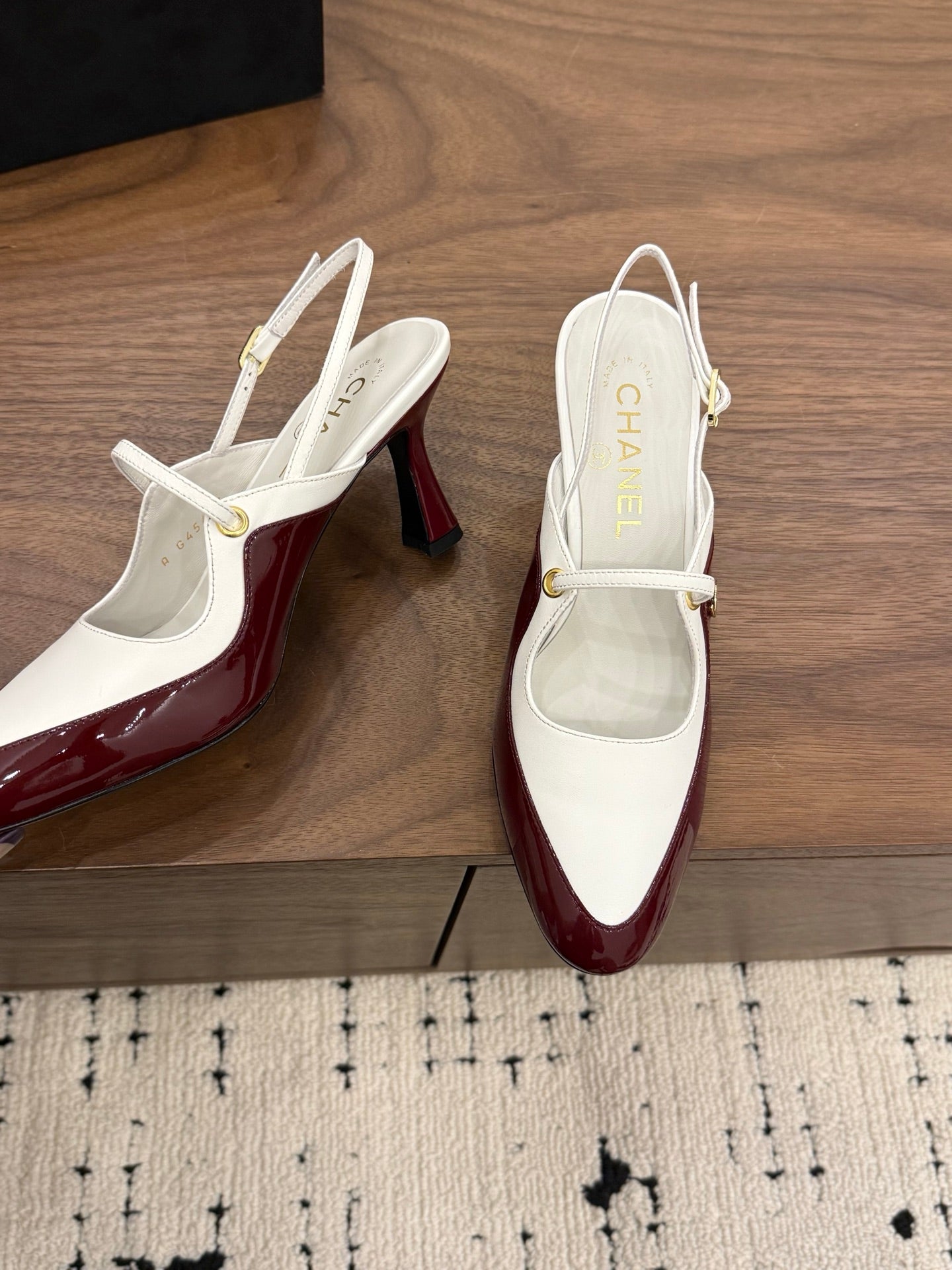 CC 26FW Slingback 7.5cm Chocolate White Lambskin Patent Leather 676117