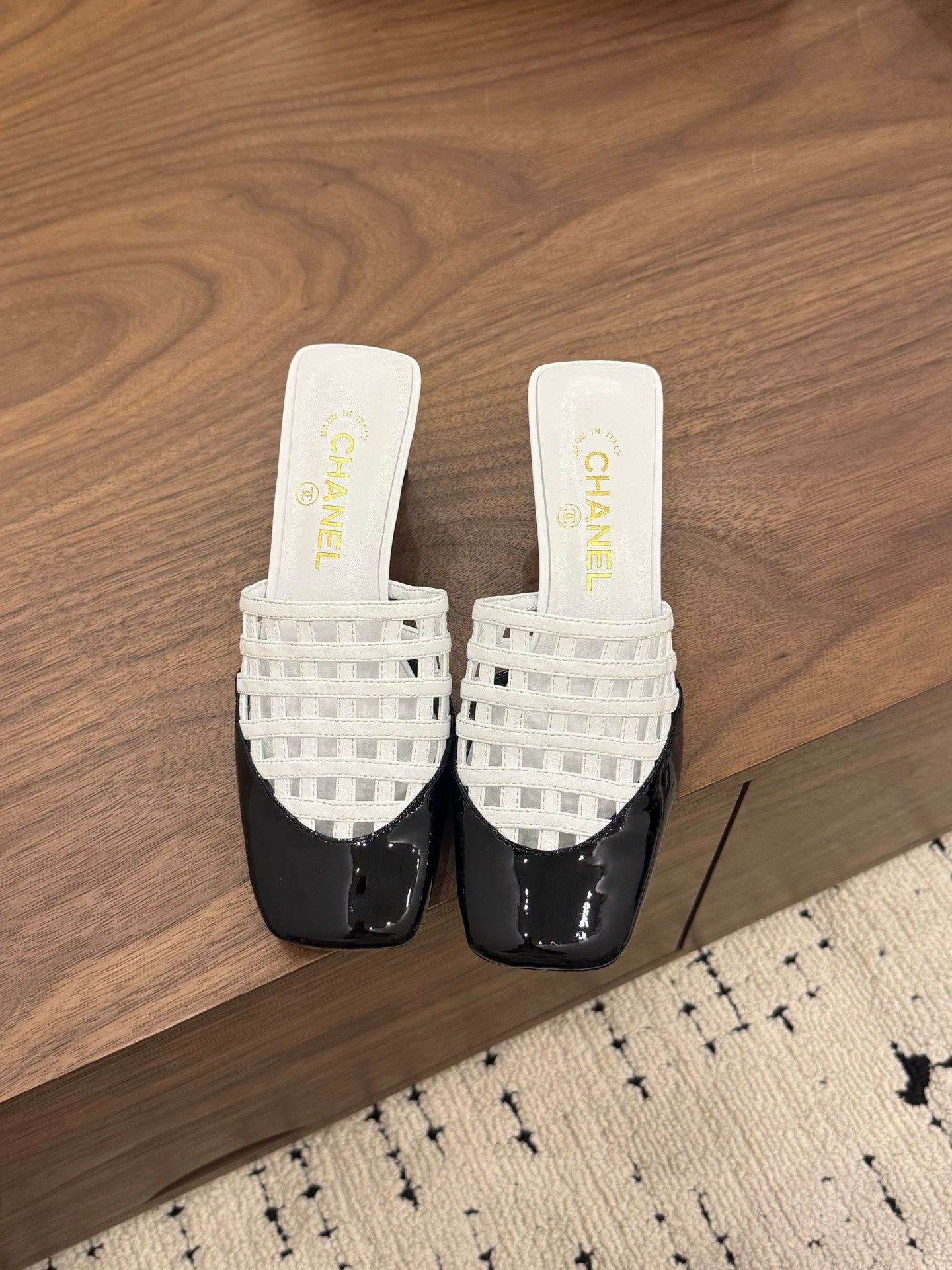 CC 26s Woven Mule High-Heeled Sandals White Black Leather 850119