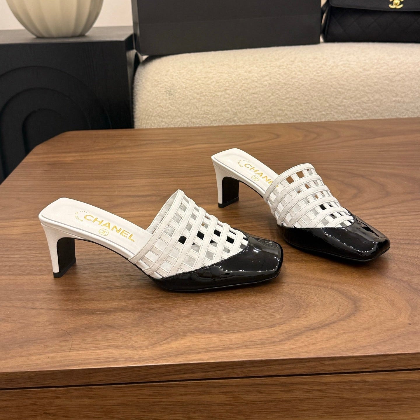 CC 26s Woven Mule High-Heeled Sandals White Black Leather 850119