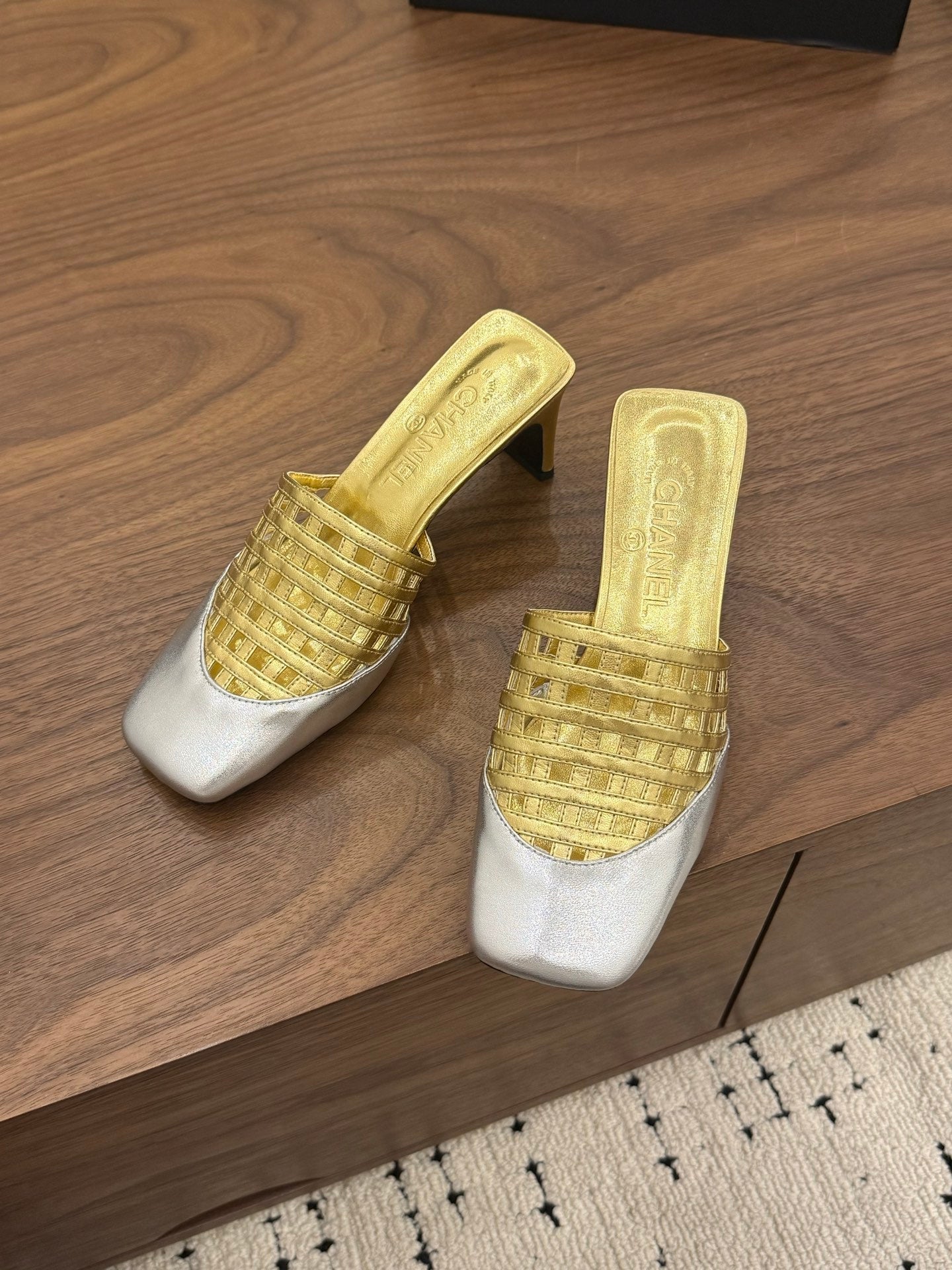 CC 26s Woven Mule High-Heeled Sandals Sliver Gold Leather 850121