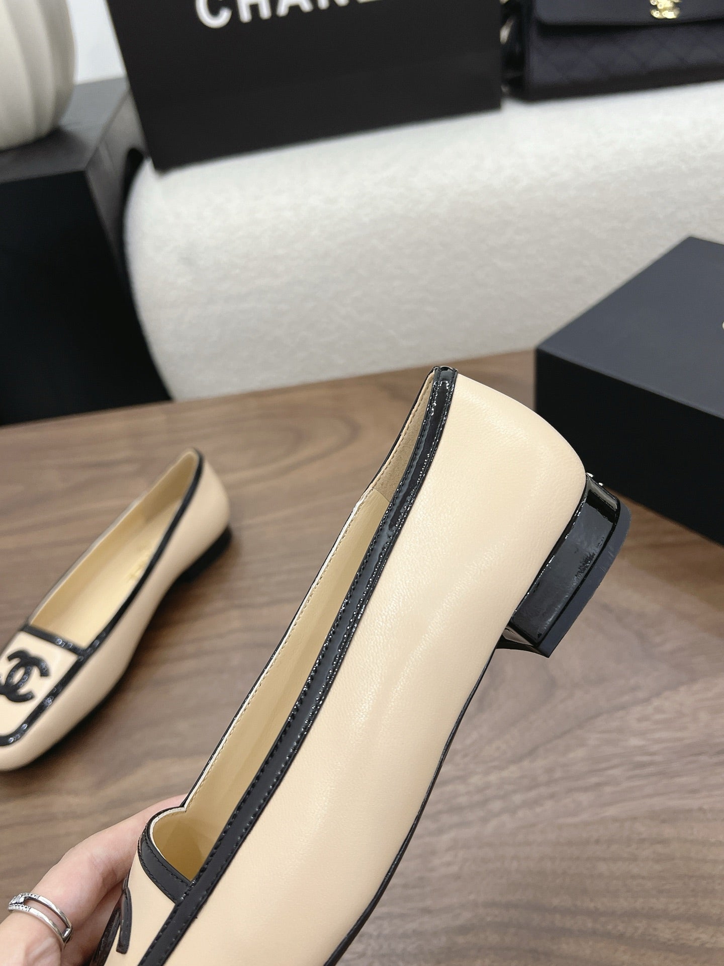 CC 26s Ballet Flat Black Beige Lambskin Patent Leather 915314