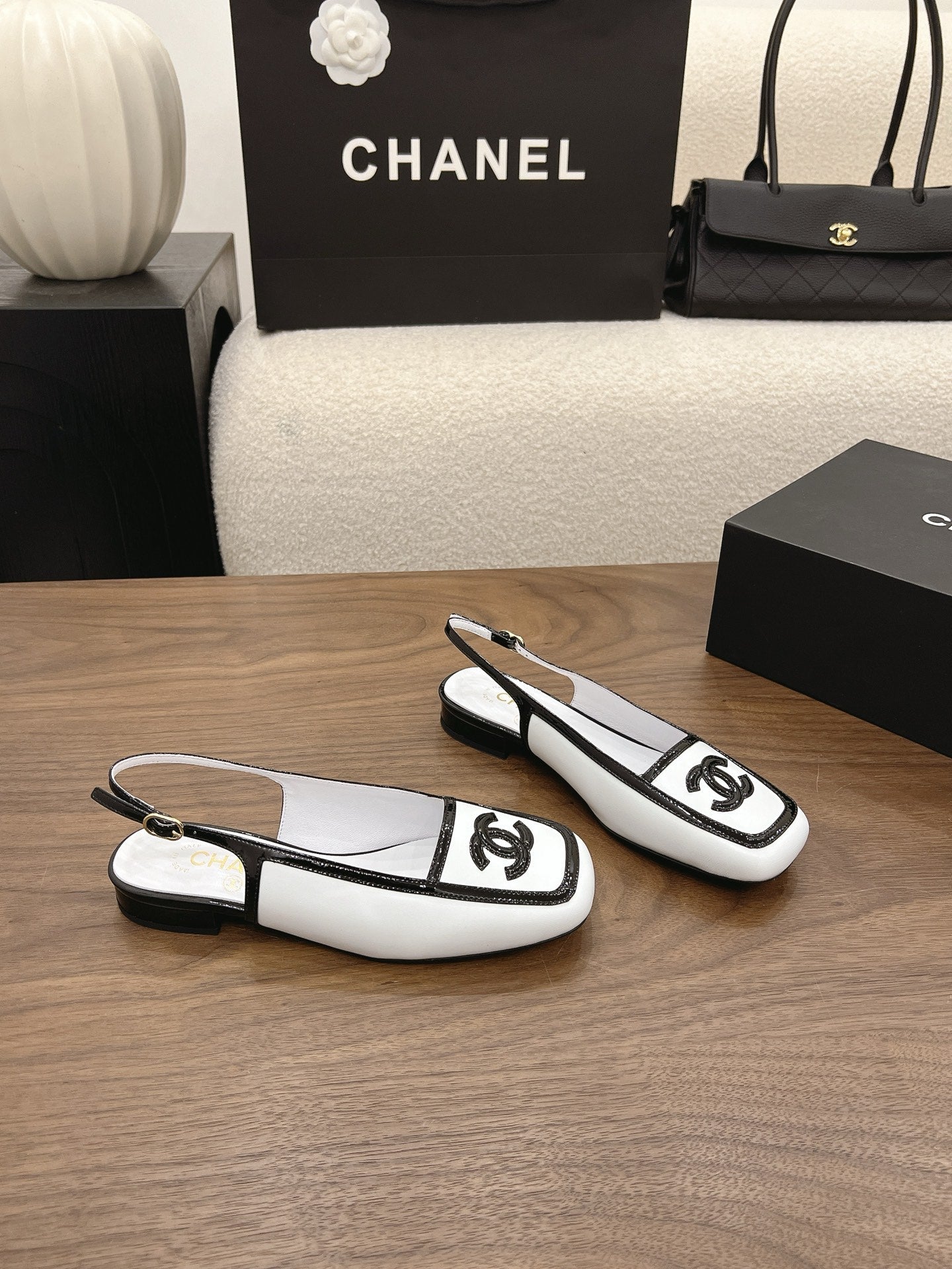 CC 26s Slingback Black White Lambskin Patent Leather 915317