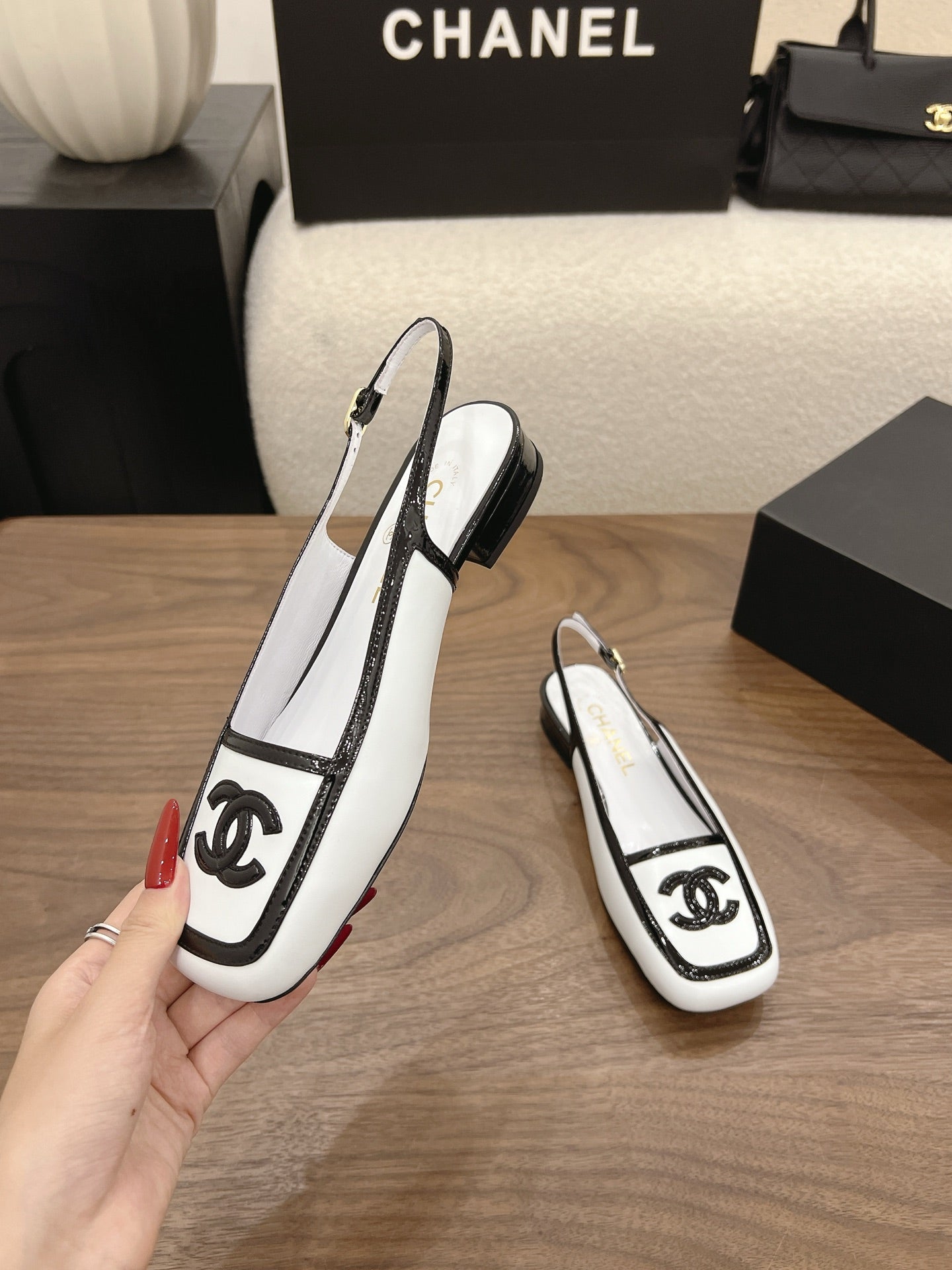 CC 26s Slingback Black White Lambskin Patent Leather 915317