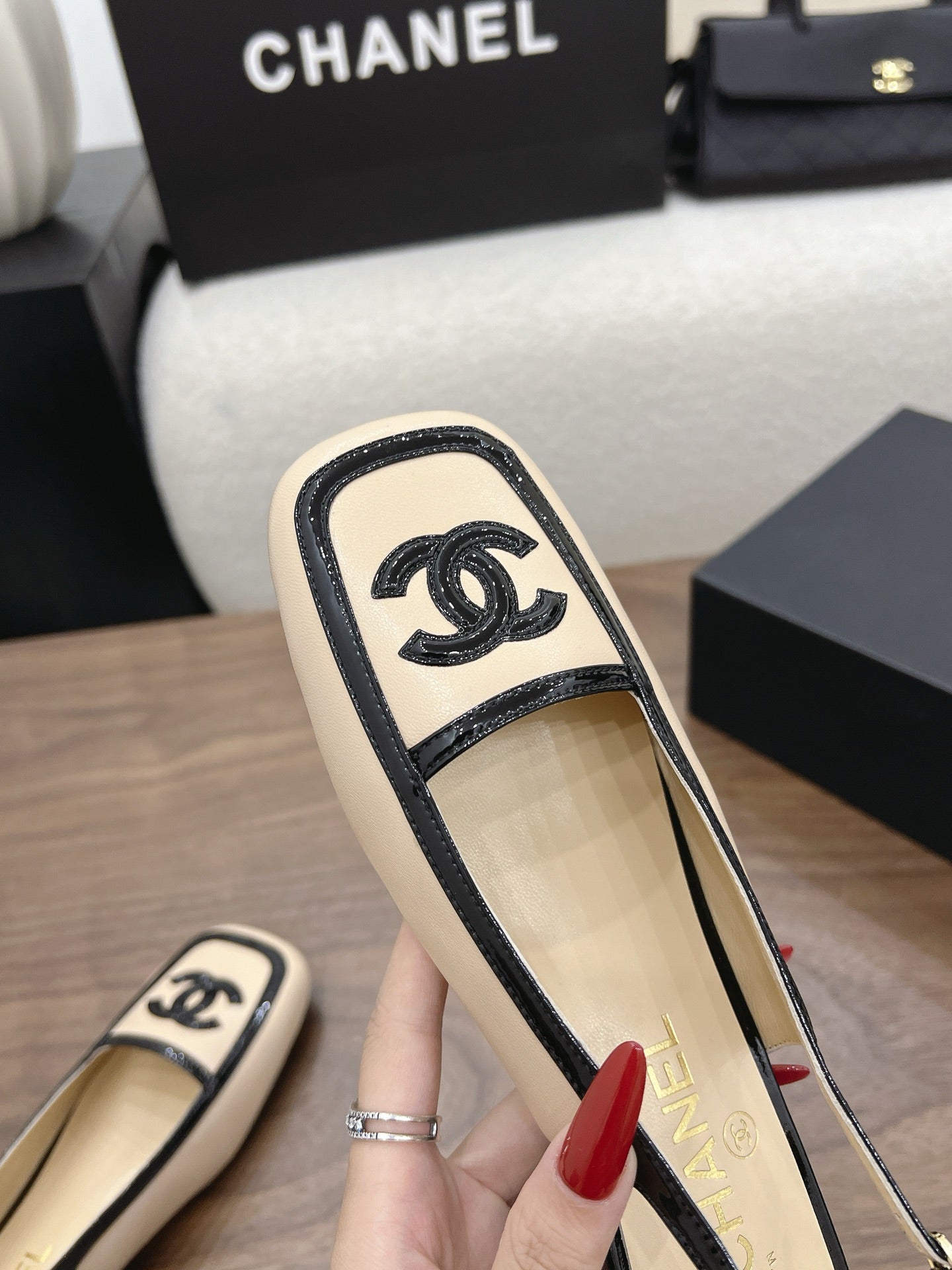 CC 26s Slingback Black Beige Lambskin Patent Leather 915318