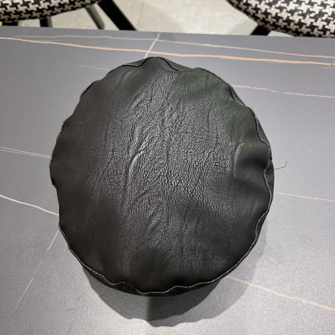 BAKER BOY CAP IN BLACK CALFSKIN 420946