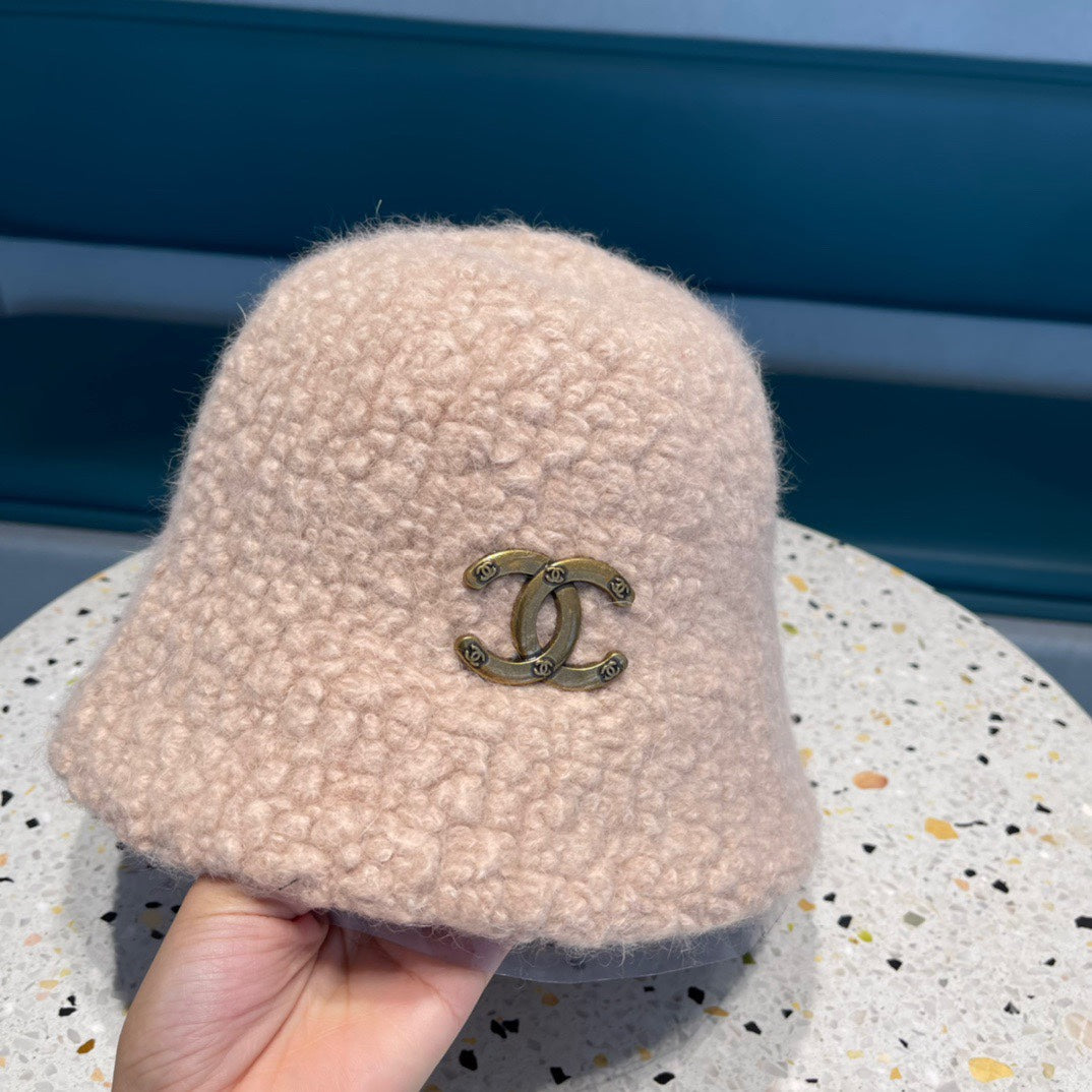 BUCKET HAT IN LIGHT PINK LAMB FUR 422034