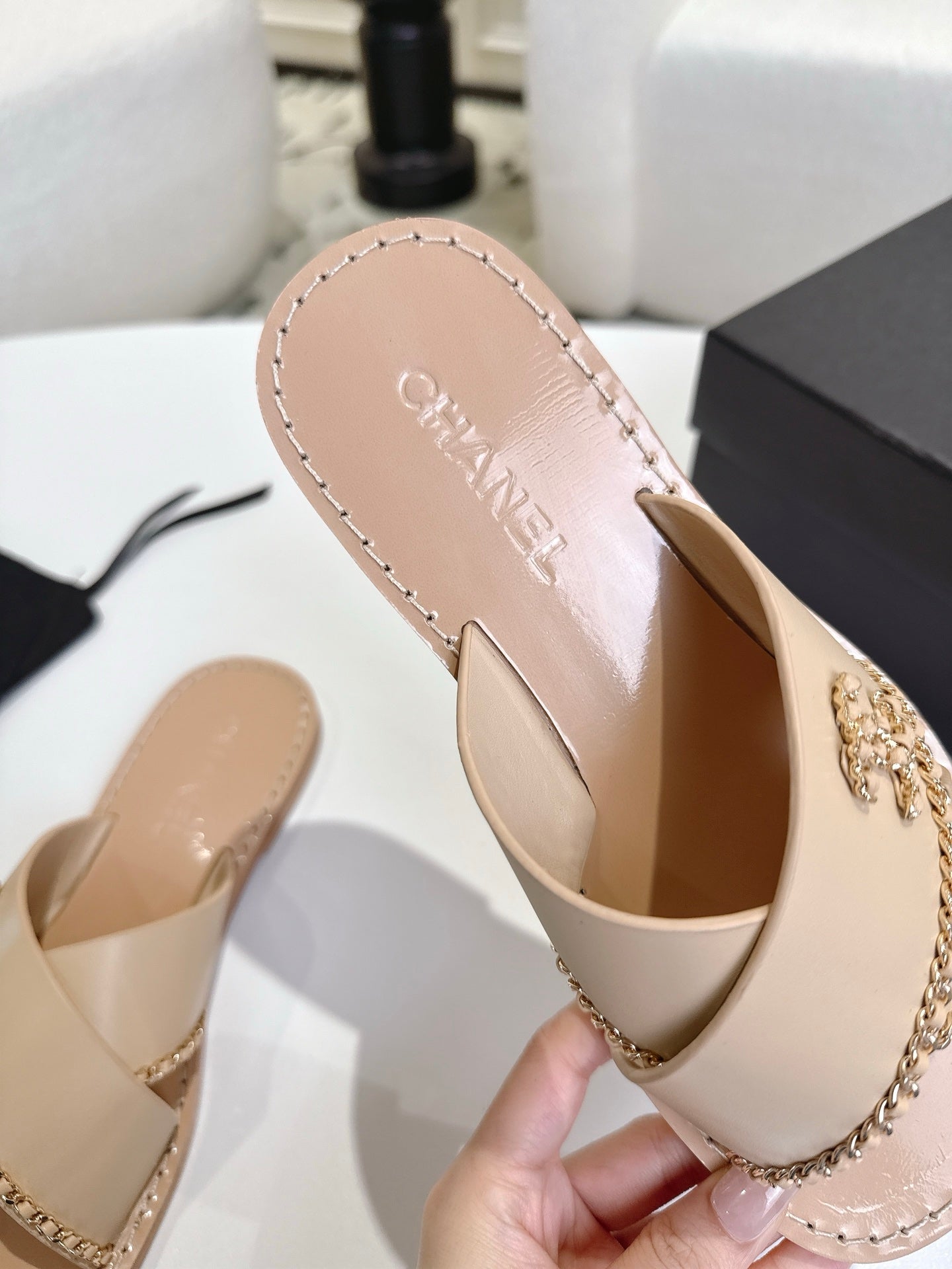 CC Cruise 2025/26 Mules Light Beige Calfskin 570317