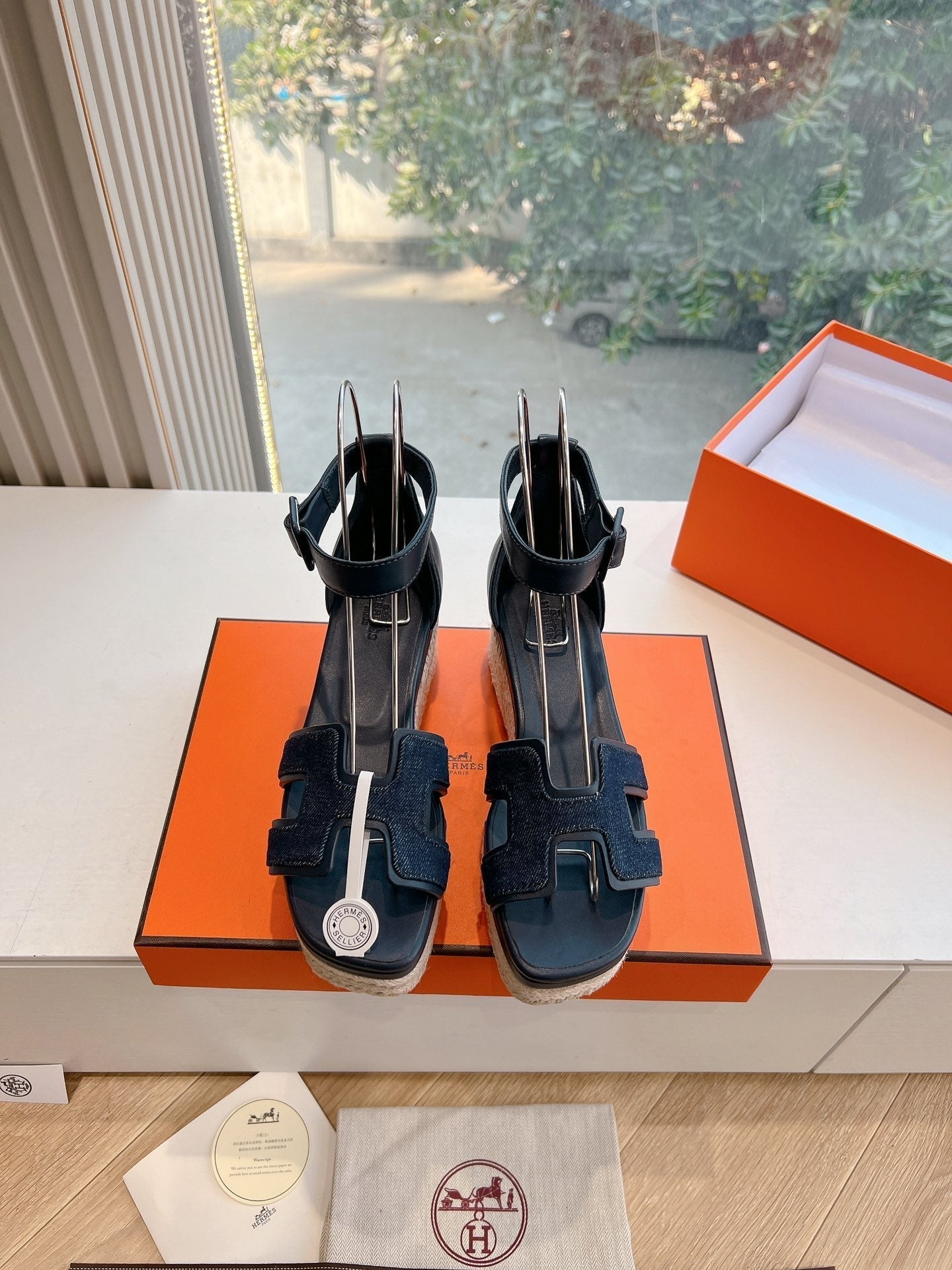 ELDA ESPADRILLE IN MIDNIGHT BLUE FABRIC AND BLACK CALFSKIN