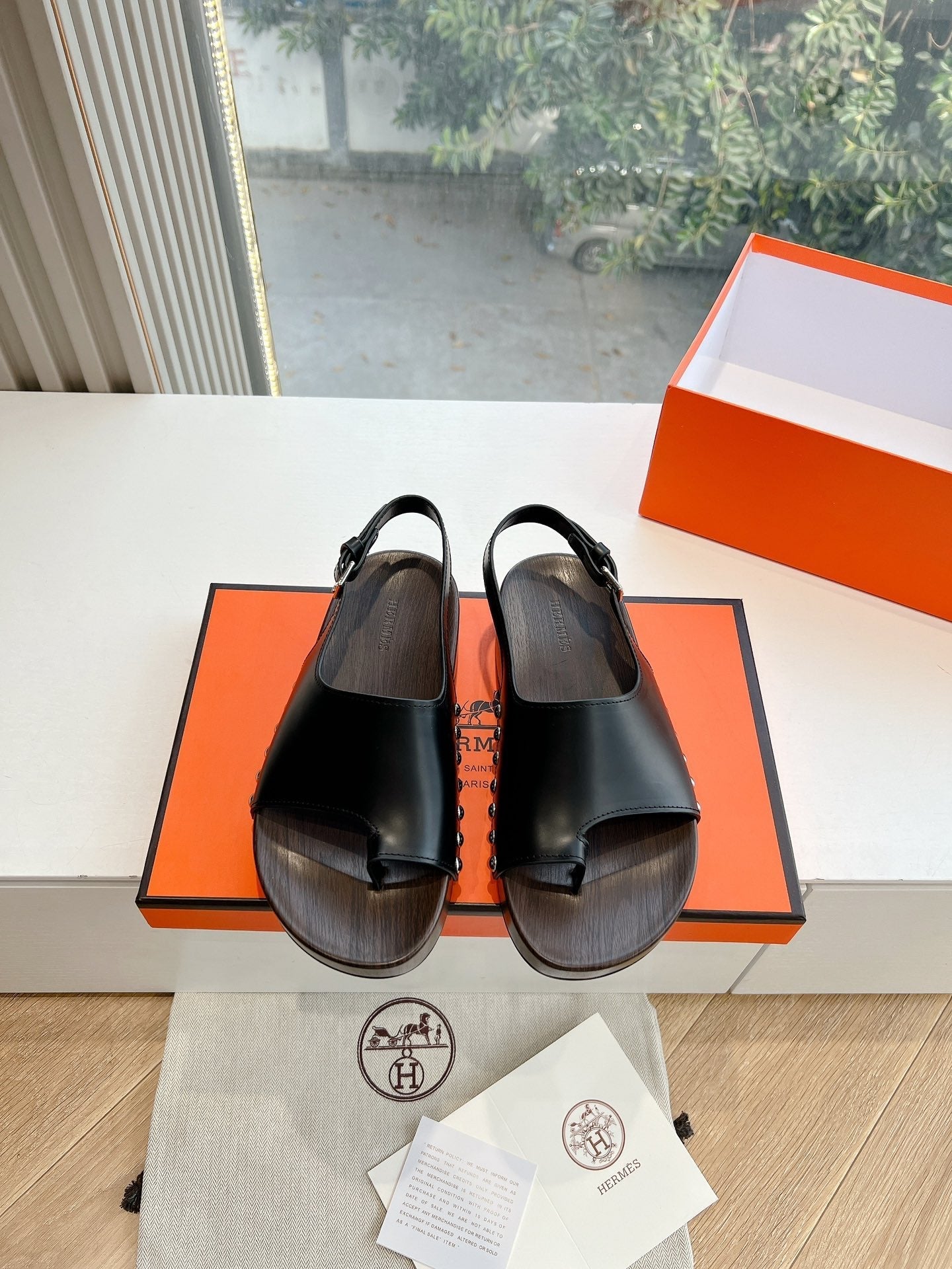 HM Flat Sandal In Corn Black Calfskin