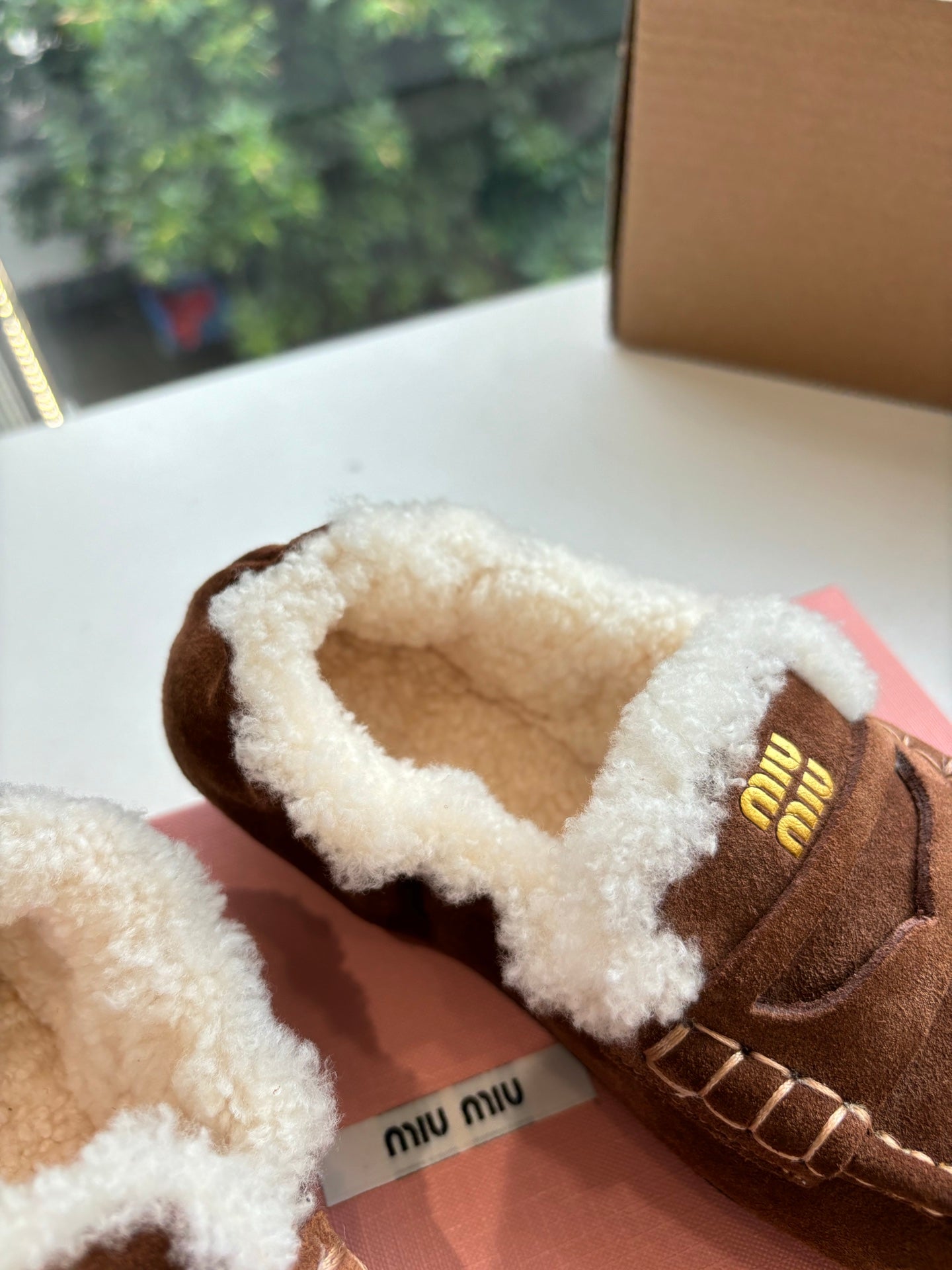 Miu 26s Ruches Loafers Brown Suede Shearling 994147