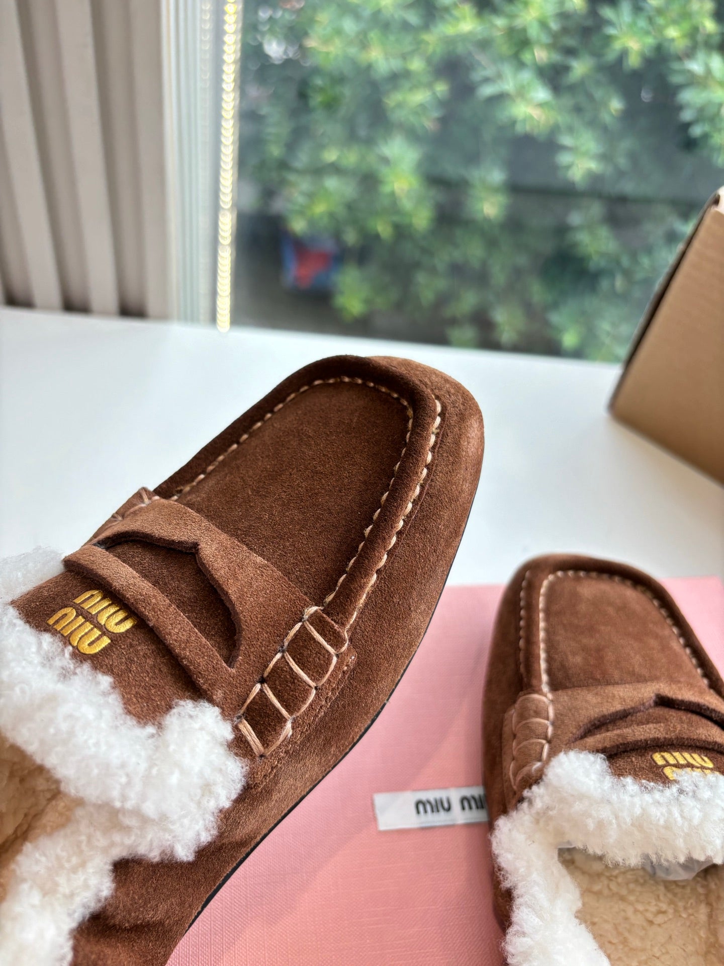 Miu 26s Ruches Loafers Brown Suede Shearling 994147