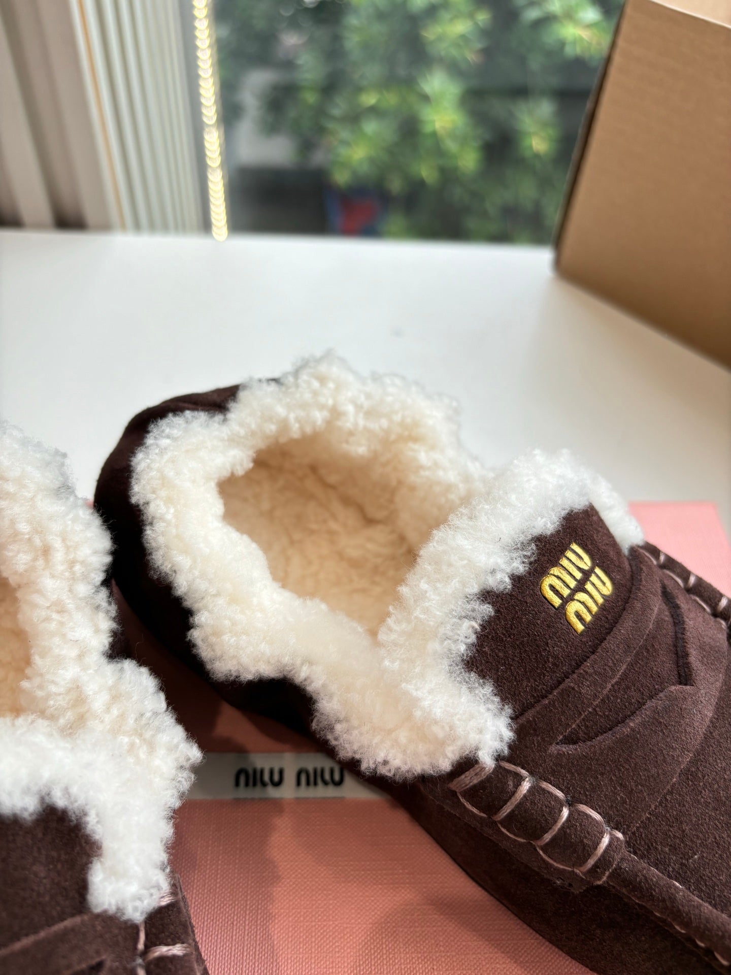 Miu 26s Ruches Loafers Dark Brown Suede Shearling 994149