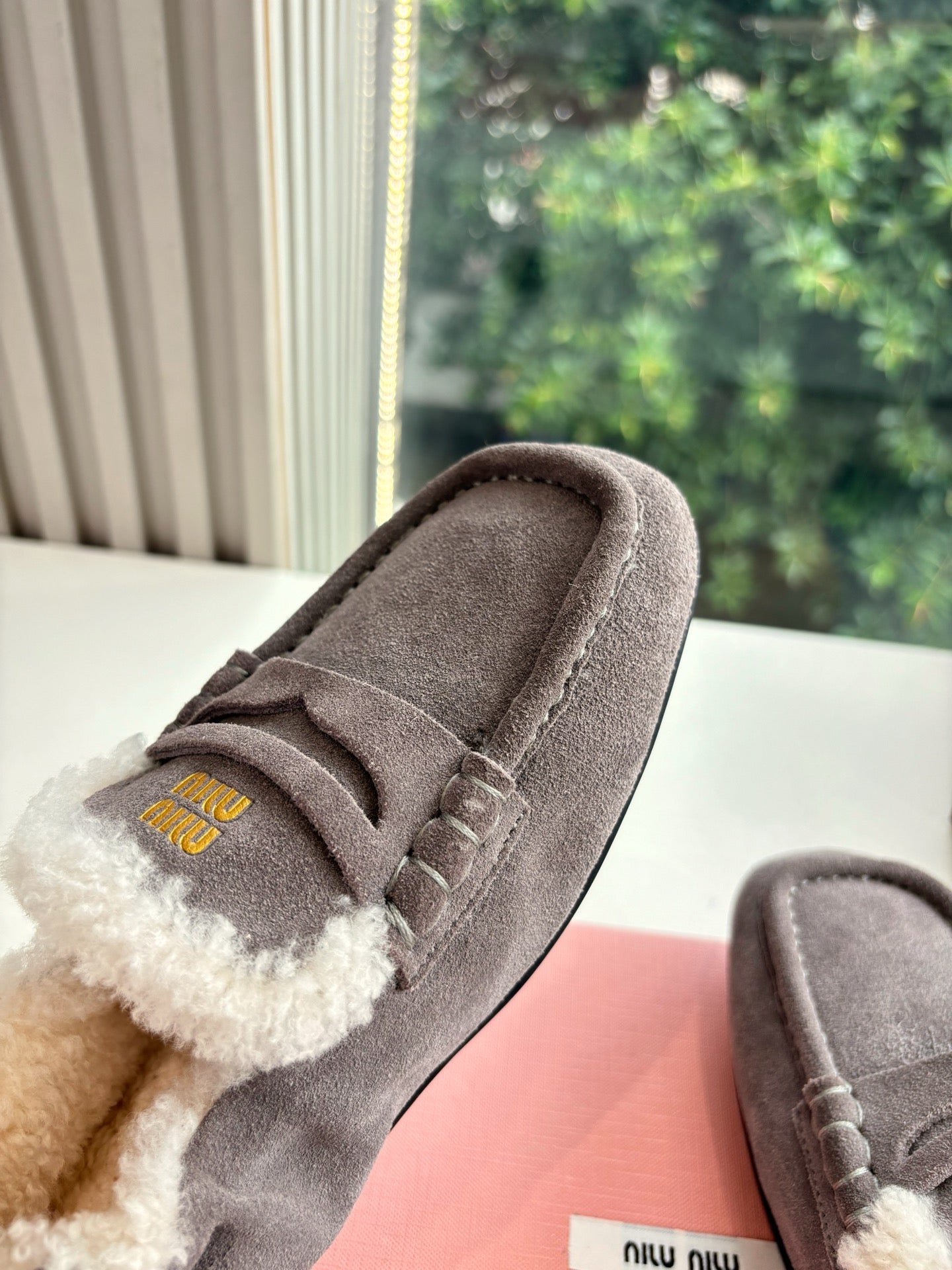 Miu 26s Ruches Loafers Grey Suede Shearling 994148
