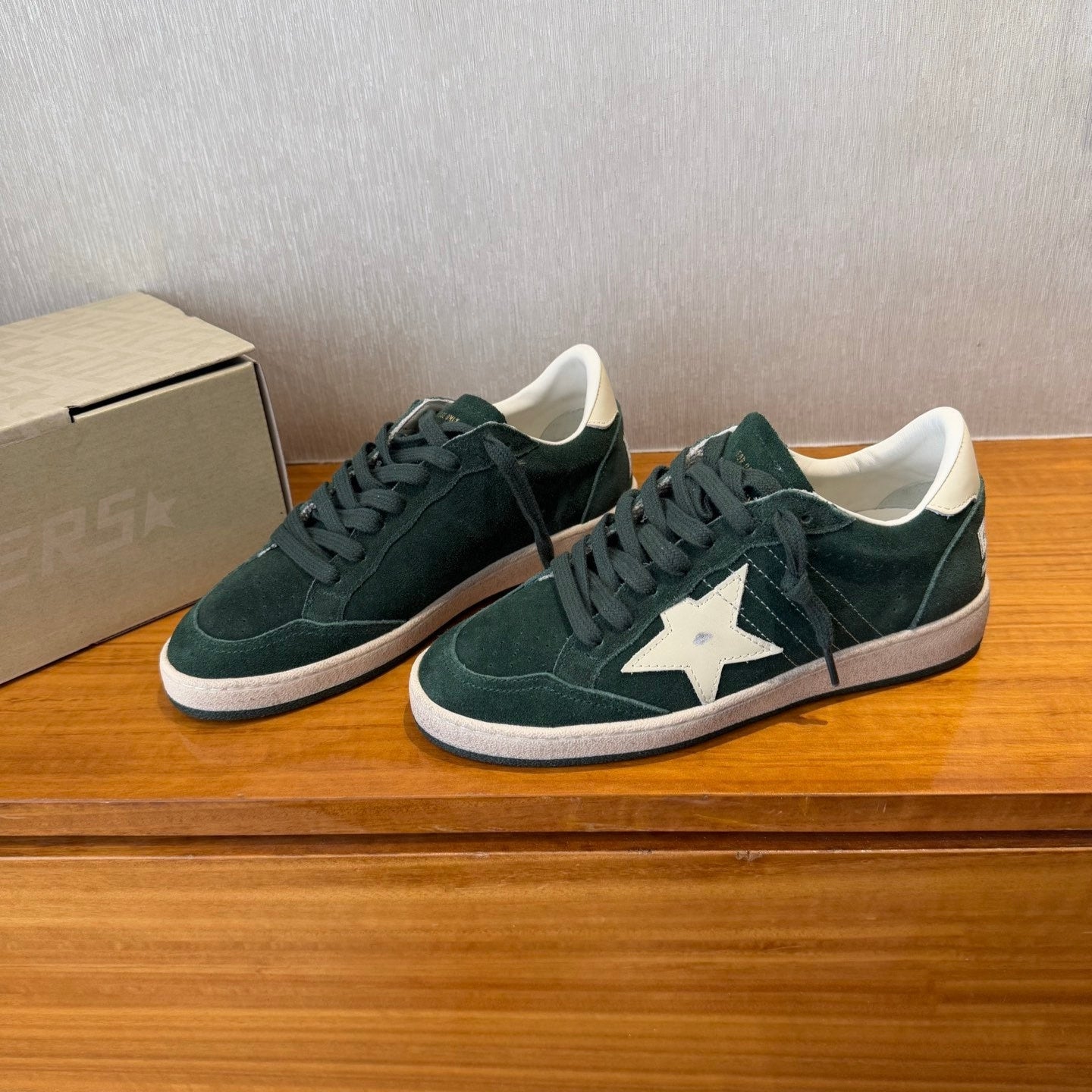 BALL STAR SNEAKERS WITH WHITE CALFSKIN STAR TIMBER GREEN SUEDE UPPER