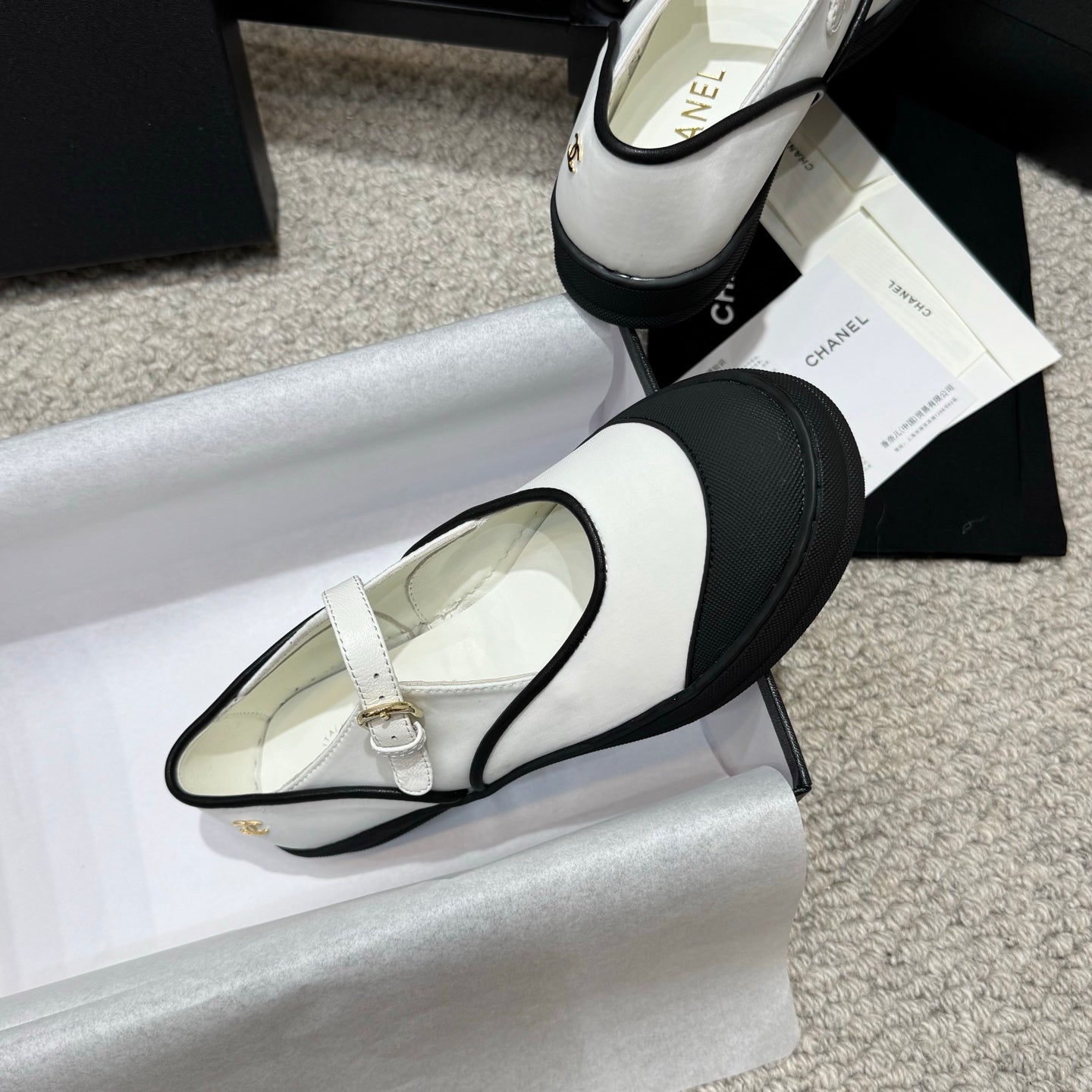 CC 26s Coco Beach Mary Janes Black White Fibers Rubber 767079