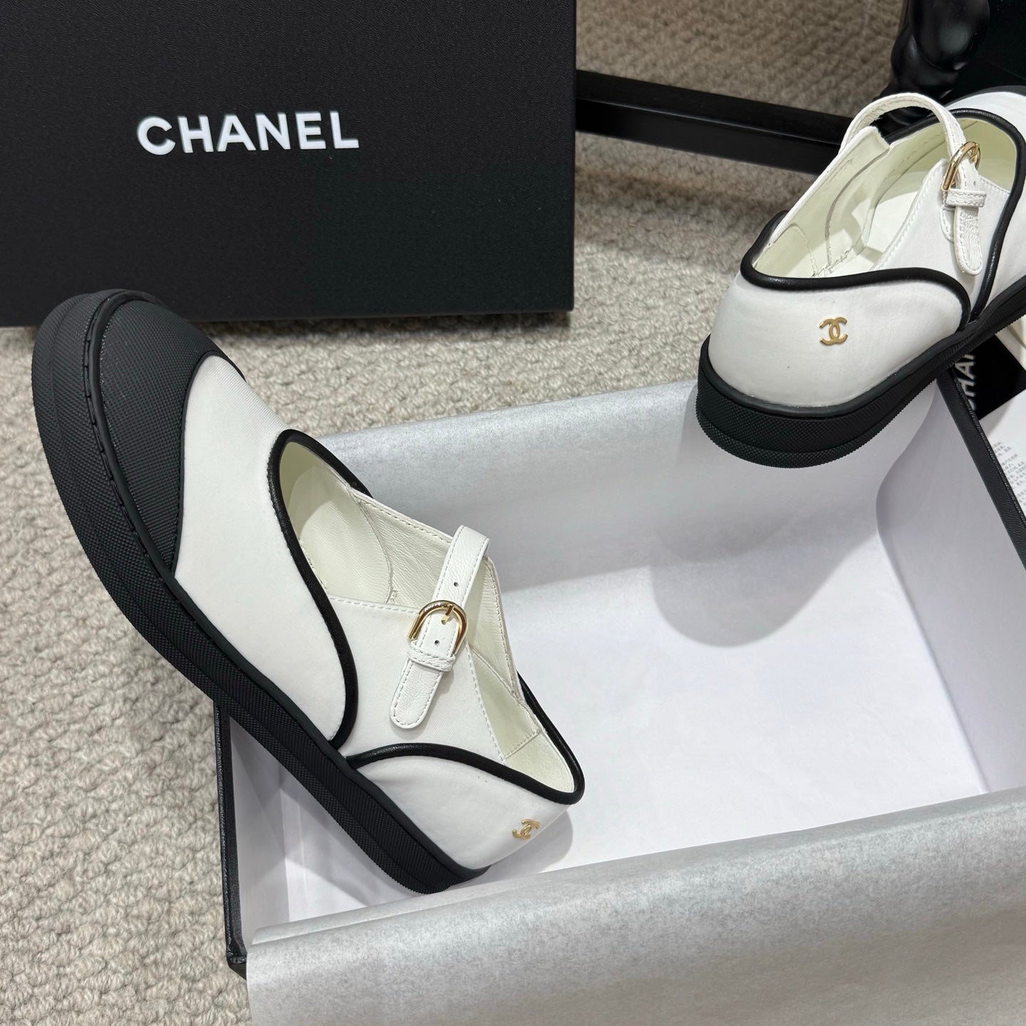 CC 26s Coco Beach Mary Janes Black White Fibers Rubber 767079
