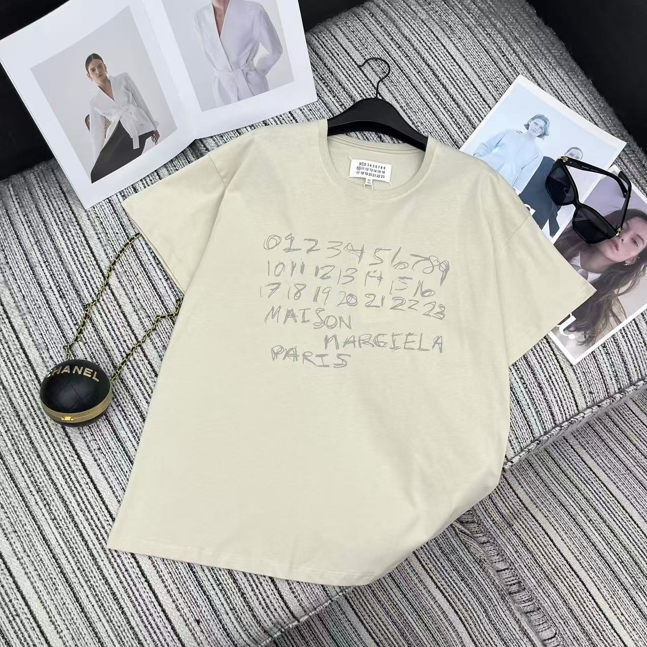 MM6 Crew Neck Short-Sleeved T-Shirt Beige Cotton 387959
