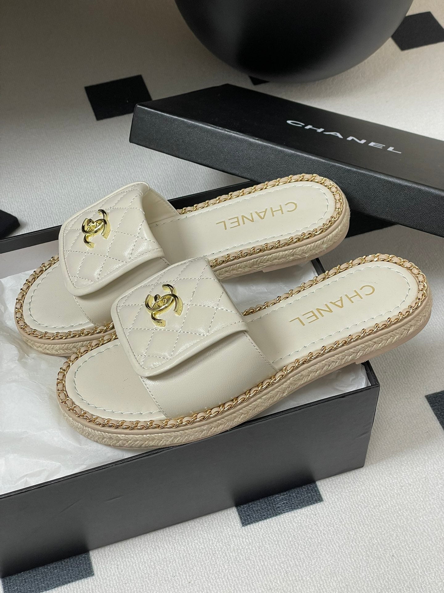 CC 25S Chain Ring Edge Buckle Bag Mule Sandal White Sheepskin 247587