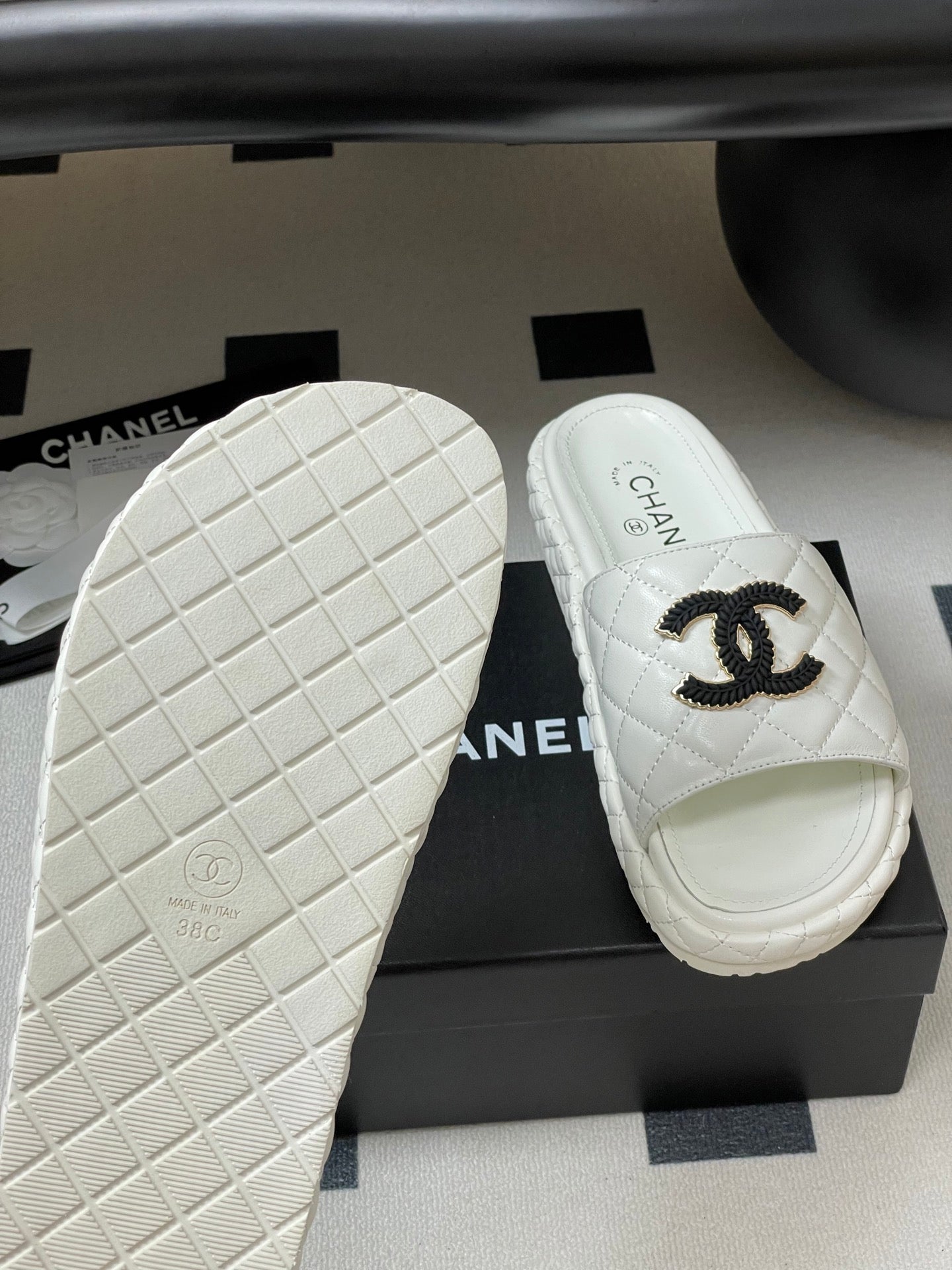 CC 25SS Double C Buckle Thick-soled Mule Sandals White Lambskin 319710