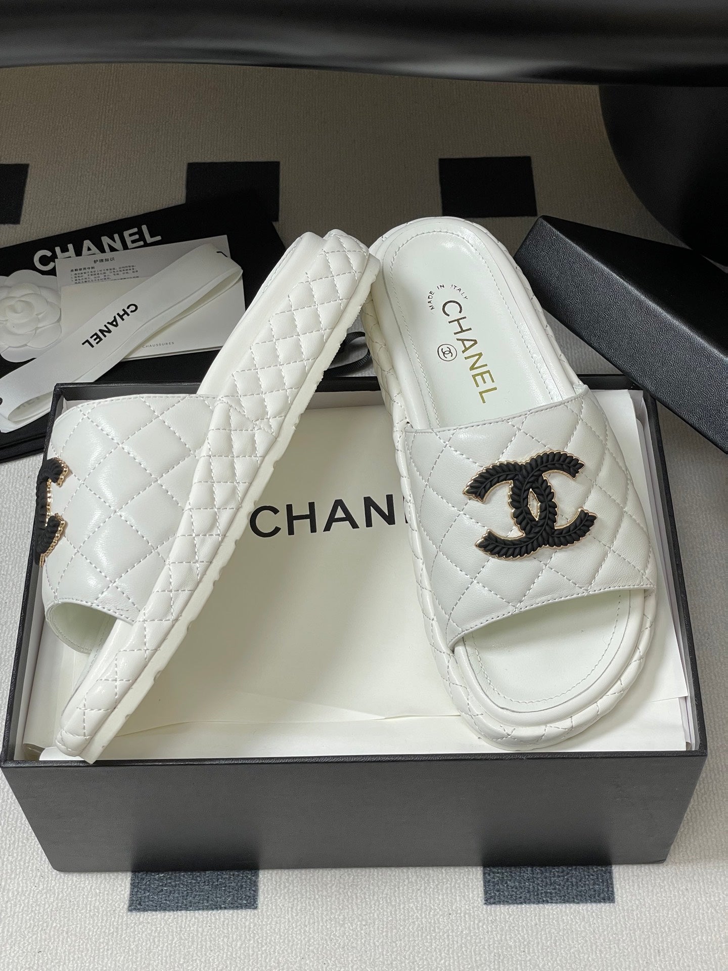 CC 25SS Double C Buckle Thick-soled Mule Sandals White Lambskin 319710