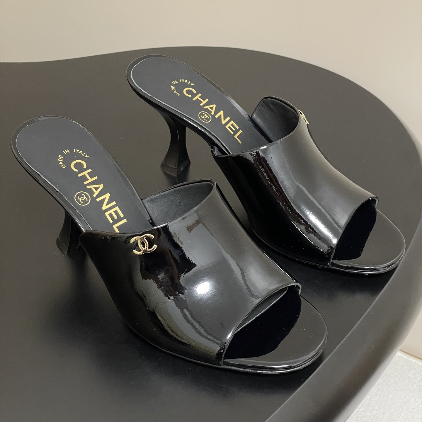 CC 26 Fish Mouth Honey High Heel Slippers 85mm Black Patent Leather 319760