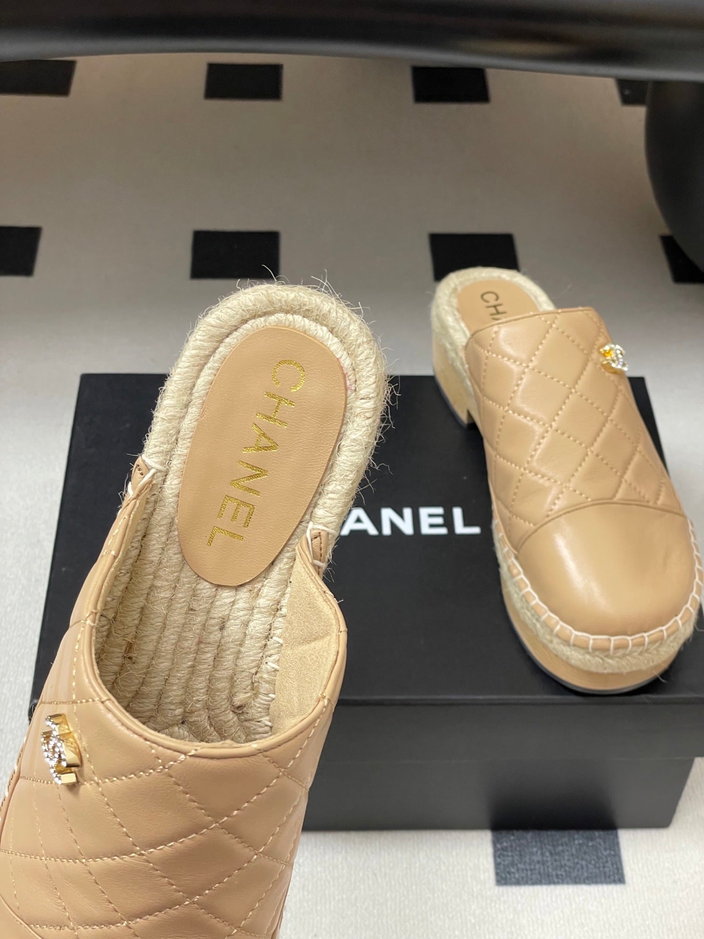 CC 25A Clog Slippers 40mm Beige Quilted Lambskin 393949