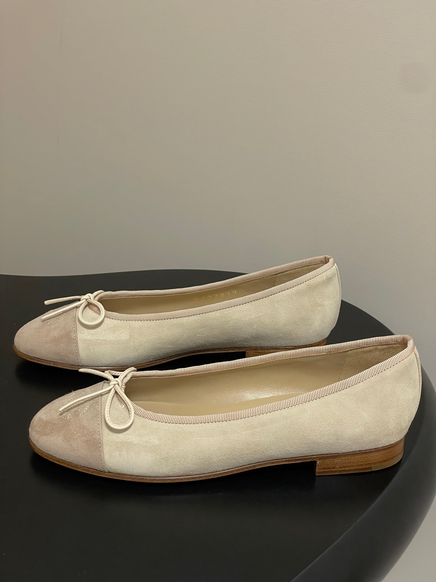 CC 25 Ballet Flat Beige Suede 393997