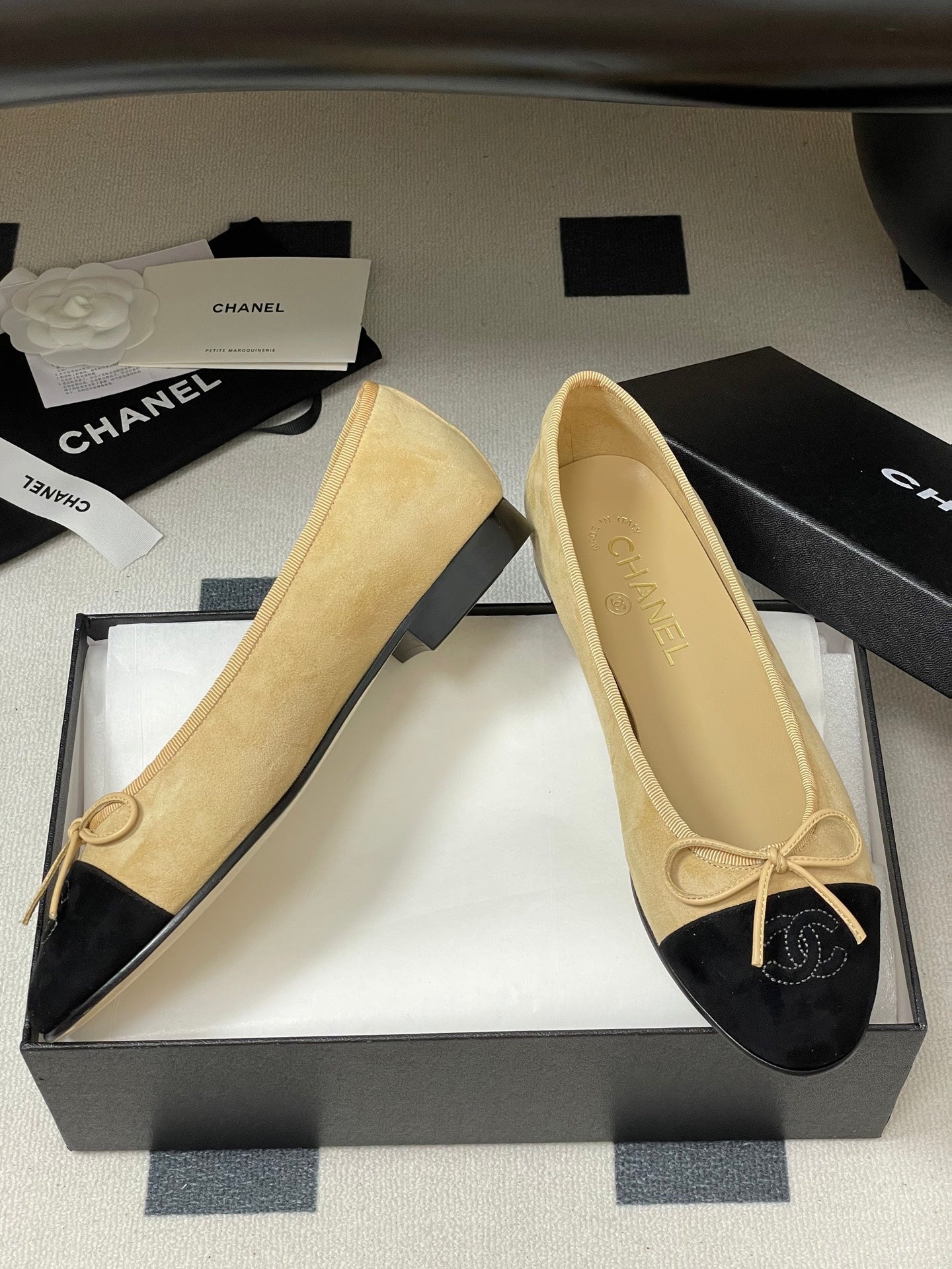 CC 25 Ballet Flat Beige Black Suede 393999