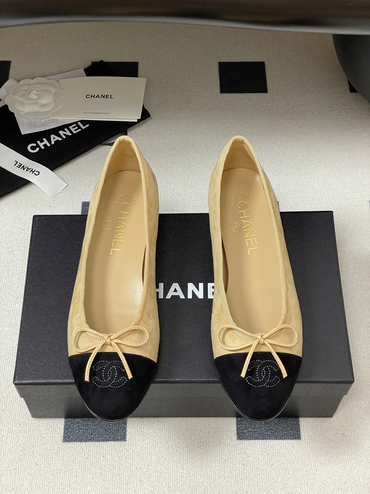 CC 25 Ballet Flat Beige Black Suede 393999