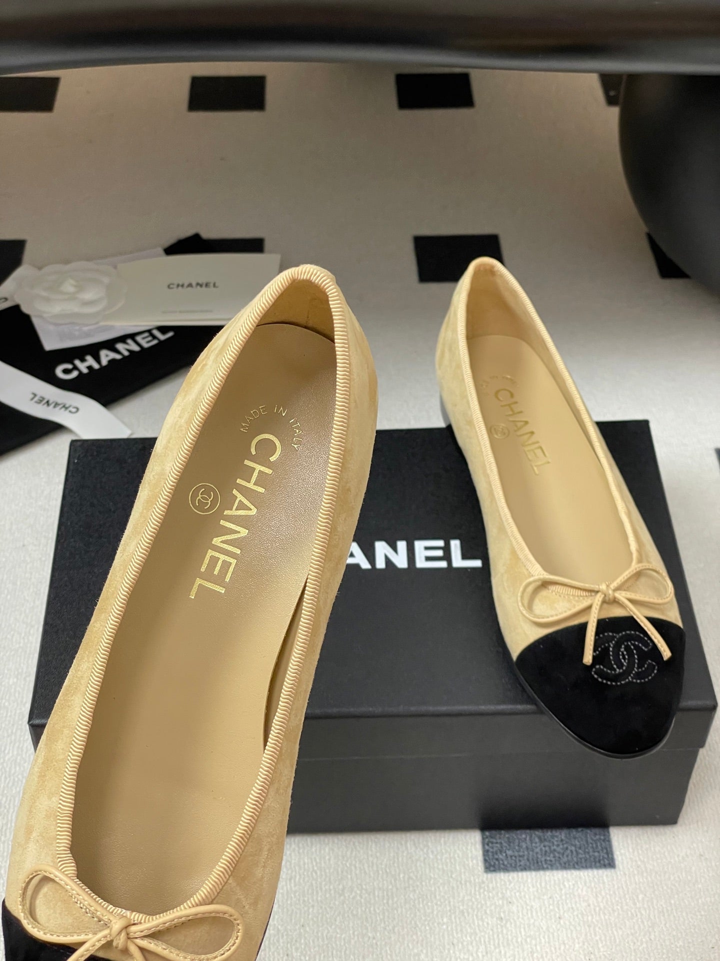 CC 25 Ballet Flat Beige Black Suede 393999
