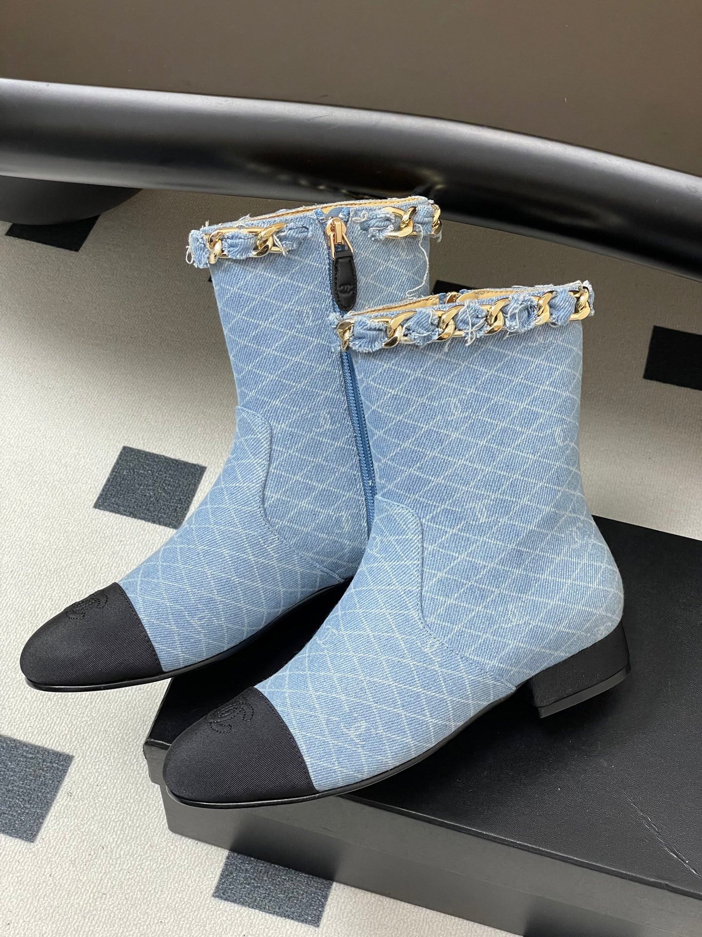 CC 25B Chain Short Boot 25mm Black Light Blue Denim 423151