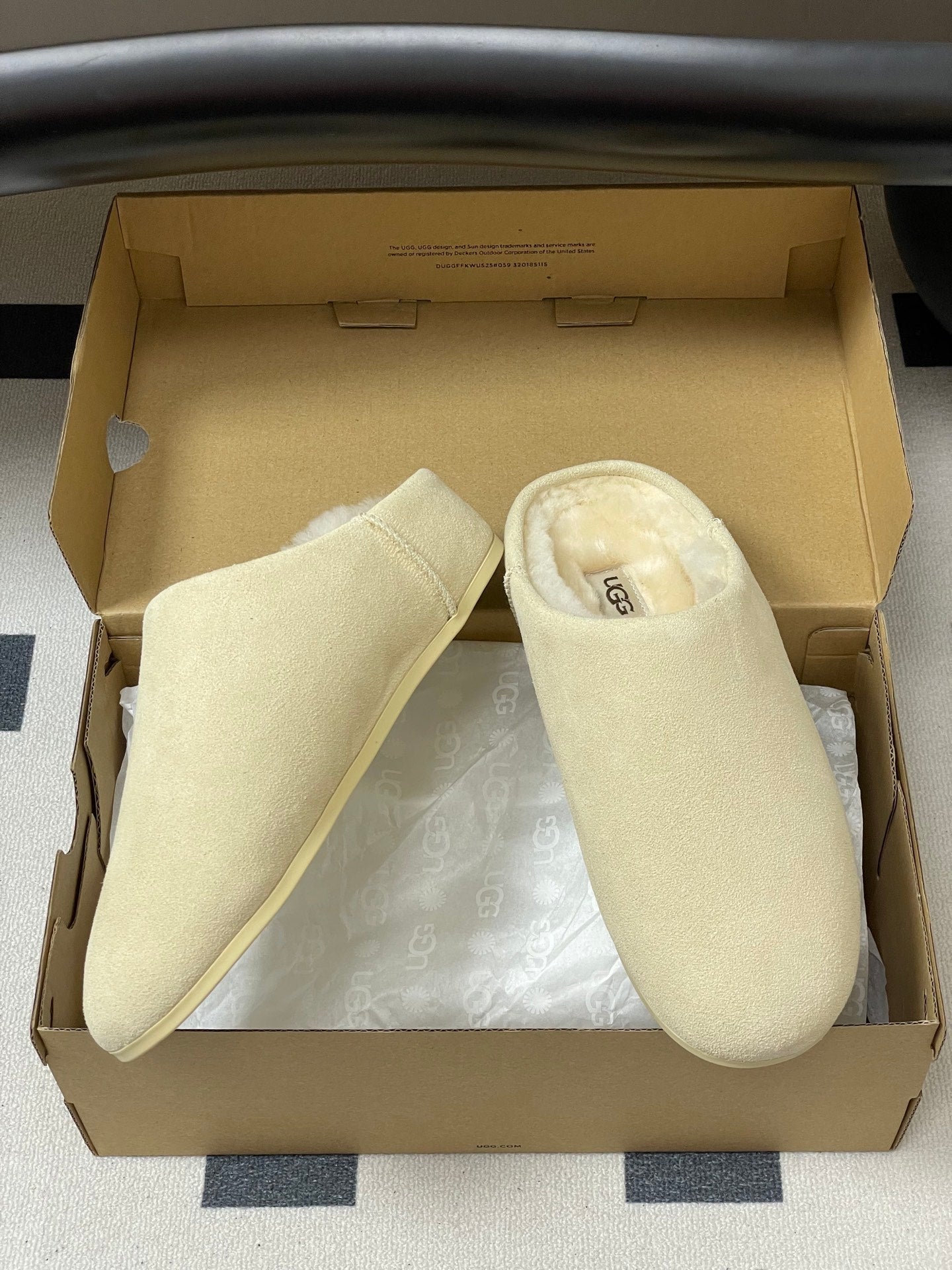 UGG Elea Slip-On Sandals Light Beige Wool Suede 525948