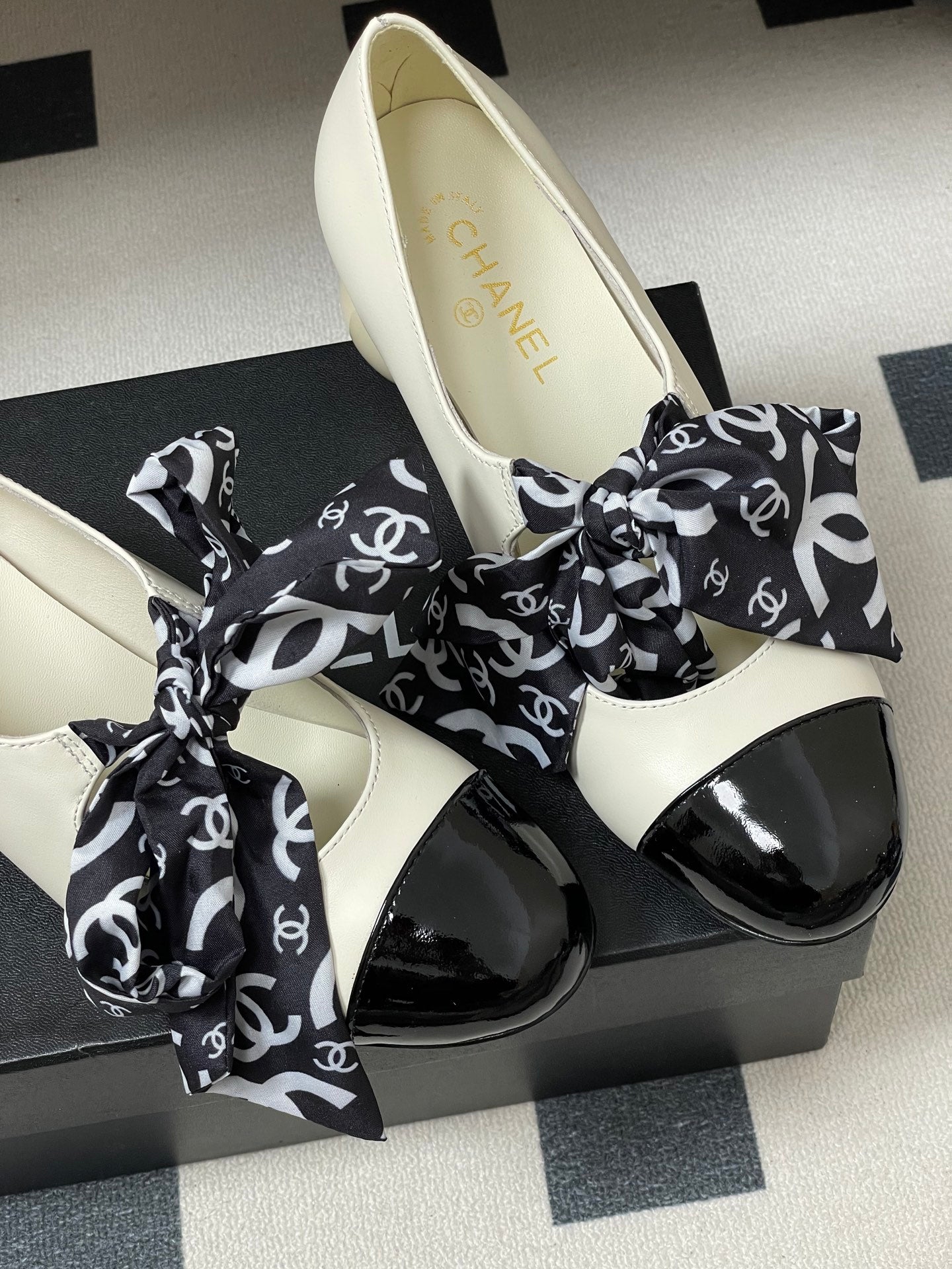 CC 26 Double C Pearl Heel Pump With Silk Ribbon White Black Sheepskin 593157