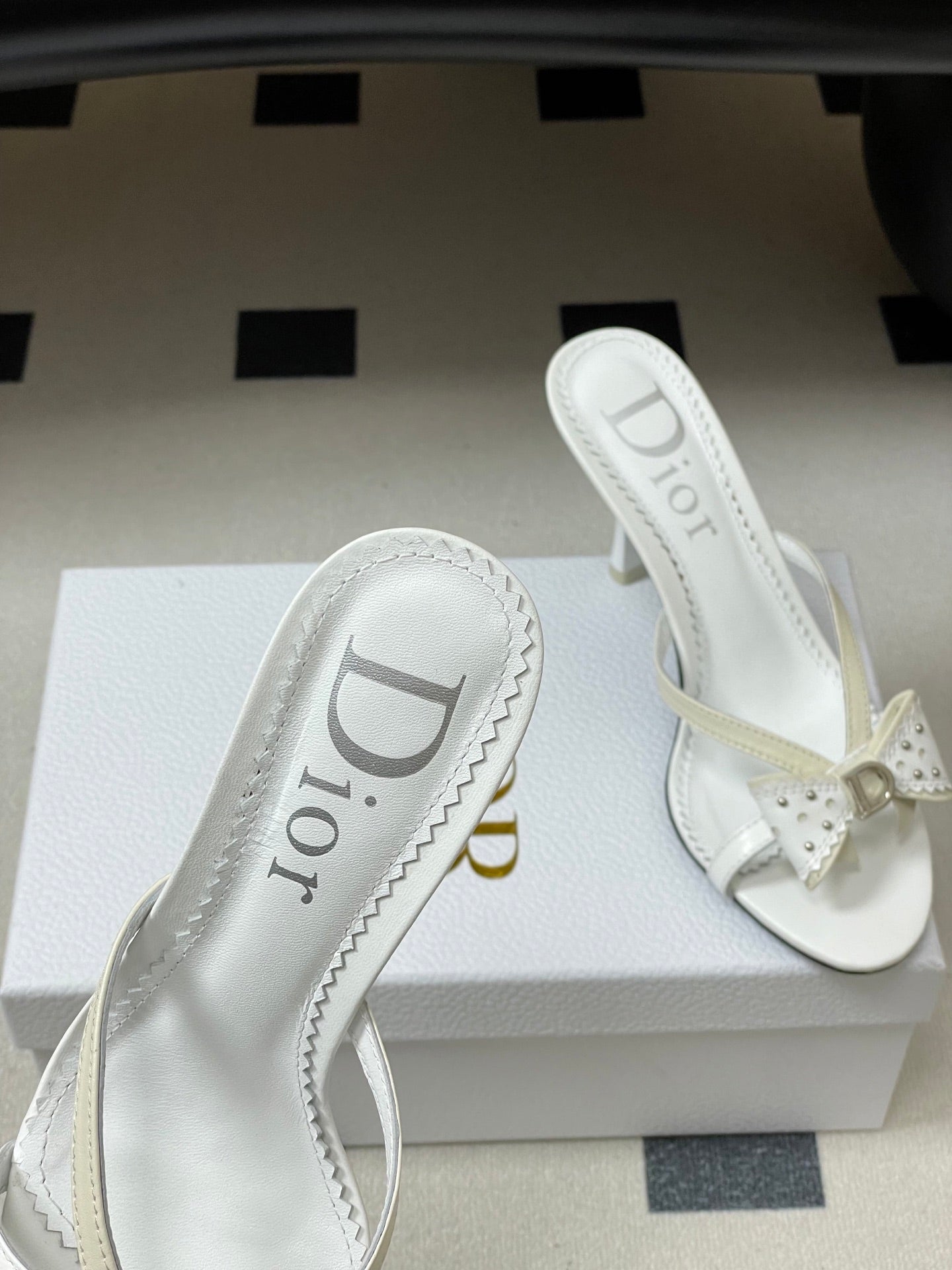 CD 26SS D'Trick Heeled Sandal 10cm White Bow Detail Sheepskin 632580