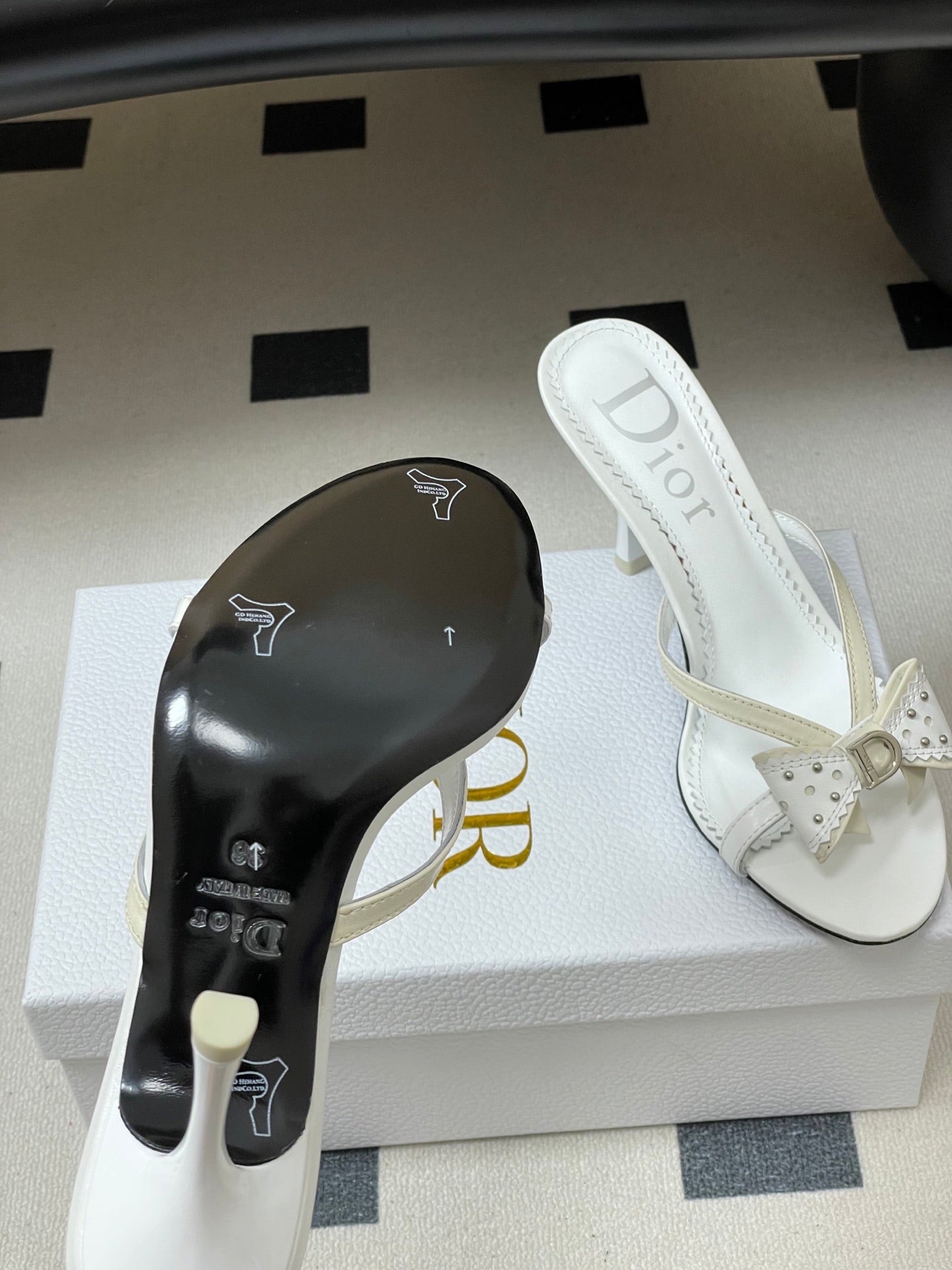 CD 26SS D'Trick Heeled Sandal 10cm White Bow Detail Sheepskin 632580