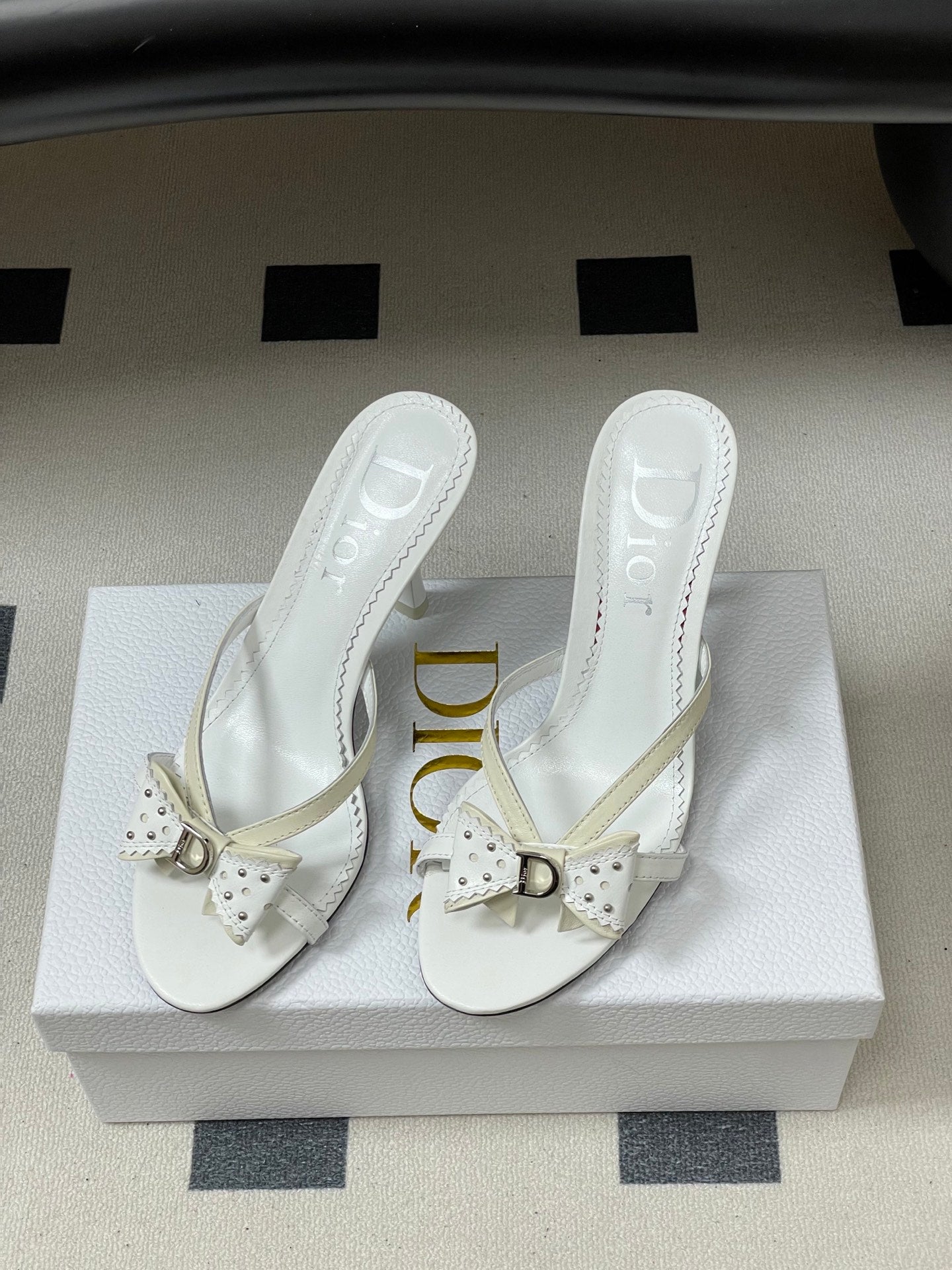 CD 26SS D'Trick Heeled Sandal 10cm White Bow Detail Sheepskin 632580
