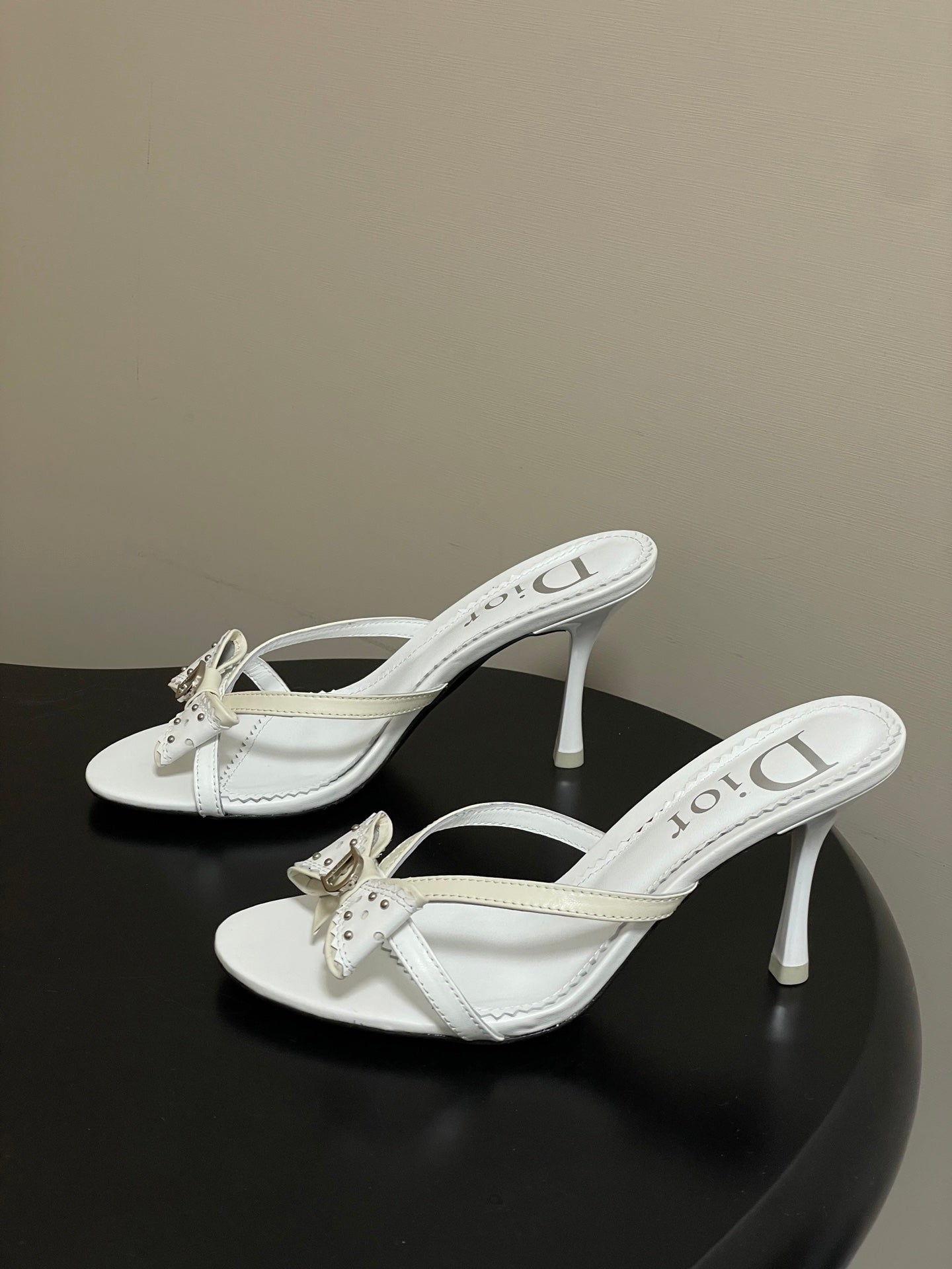 CD 26SS D'Trick Heeled Sandal 10cm White Bow Detail Sheepskin 632580