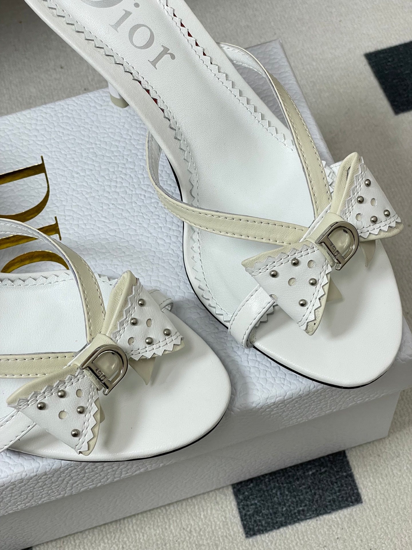 CD 26SS D'Trick Heeled Sandal 10cm White Bow Detail Sheepskin 632580