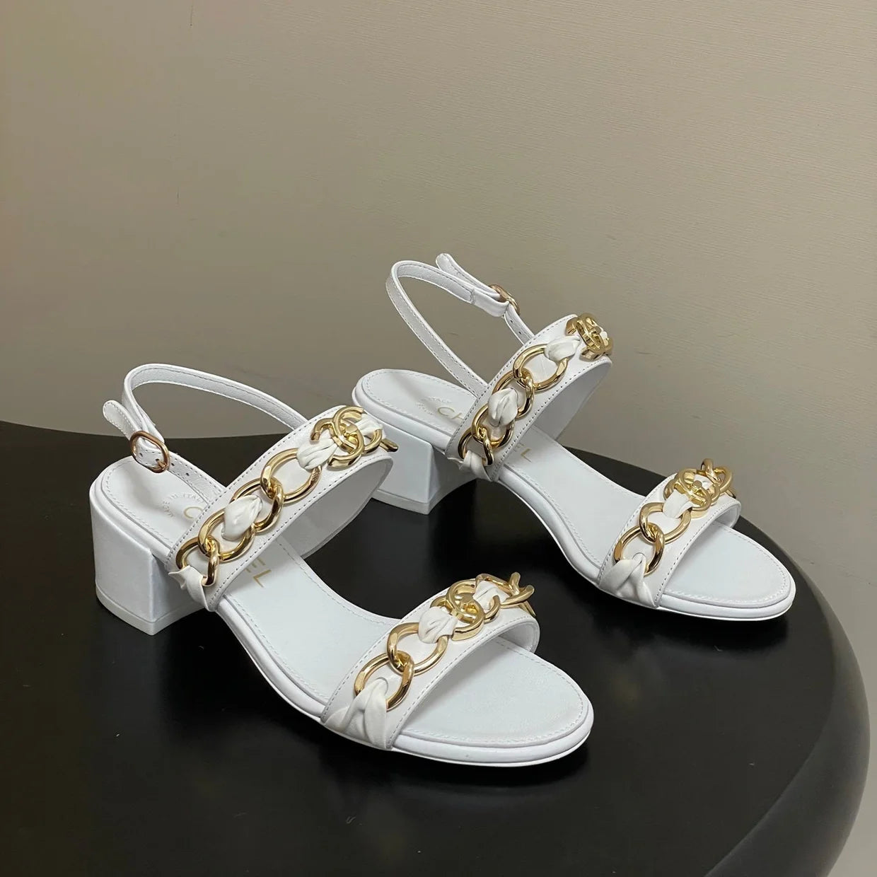 CC 26s Buckle Chain Sandals 55 White Sheepskin 649473