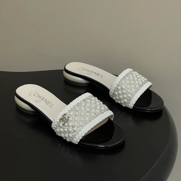 CC 26s Pearl Flat Sandals White Patent Leather 649542