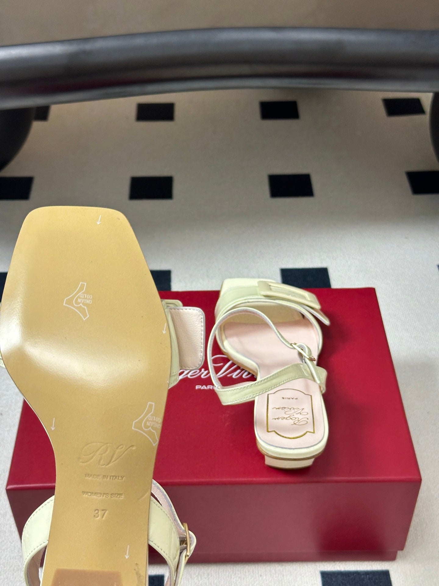 Roger Vivier Belle Vivier Sandals Cream Patent Leather 835127