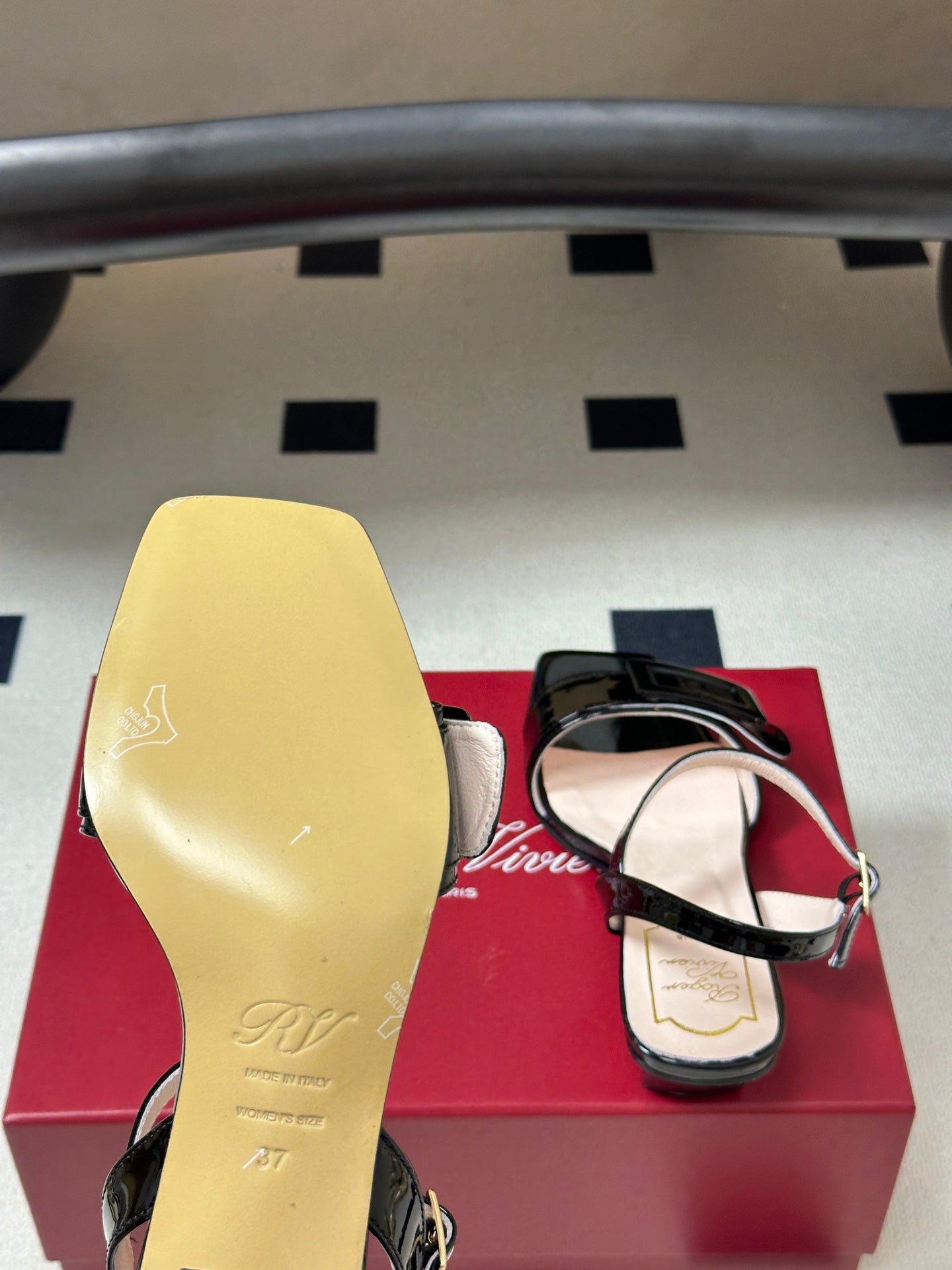 Roger Vivier Belle Vivier Sandals Black Patent Leather 835129