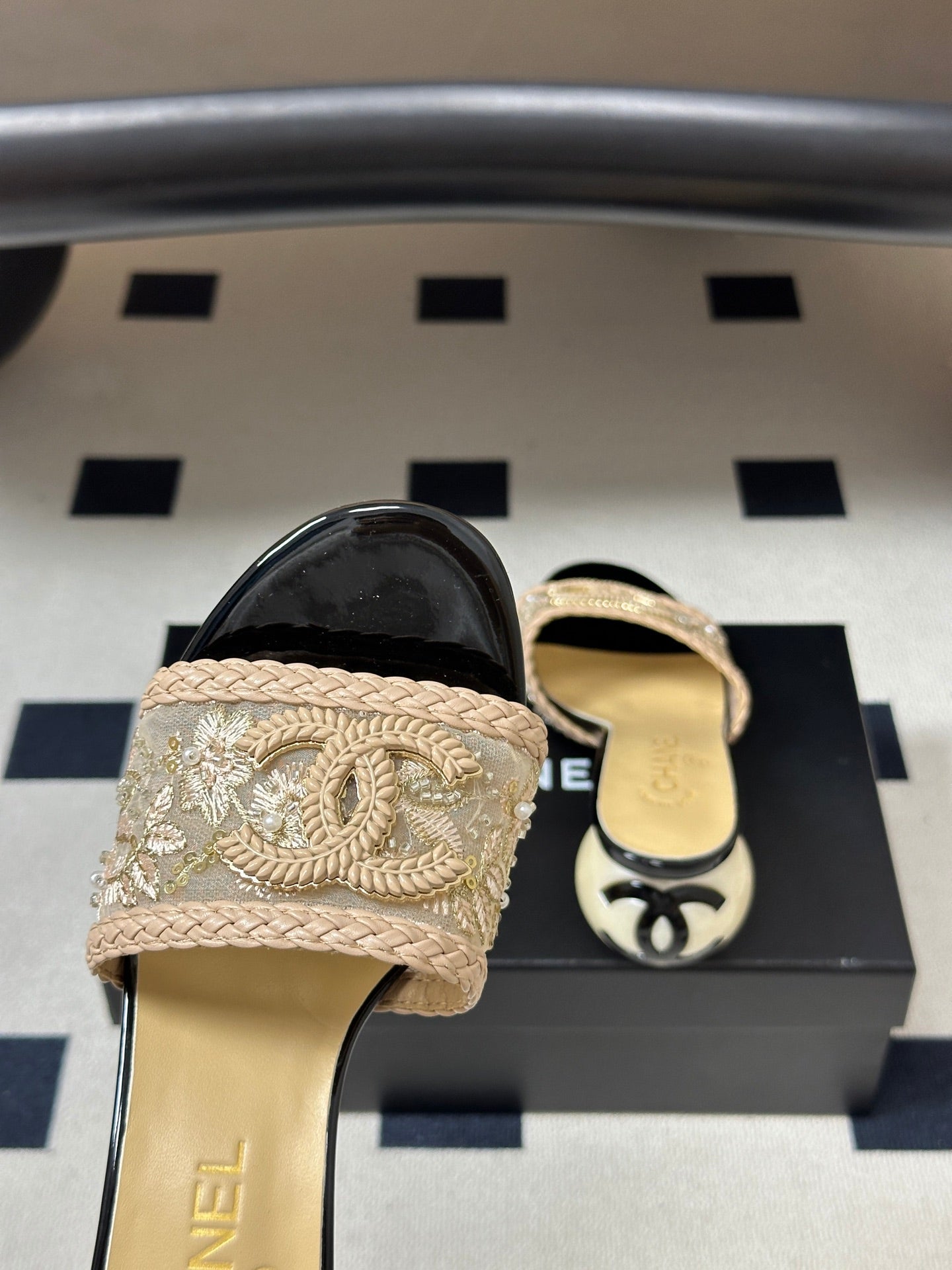 CC 26s Giant Pearl Heel Sandals Cream Beige Patent Leather Fabric 933132